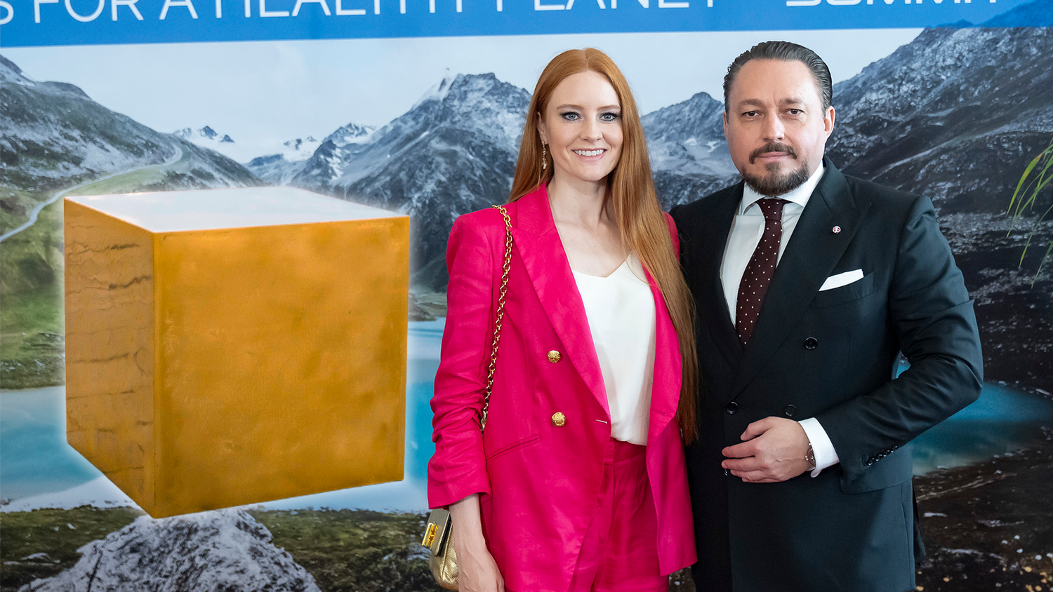Klemens Hallmann mit Gattin Barbara Meier – und dem Castello Cube.