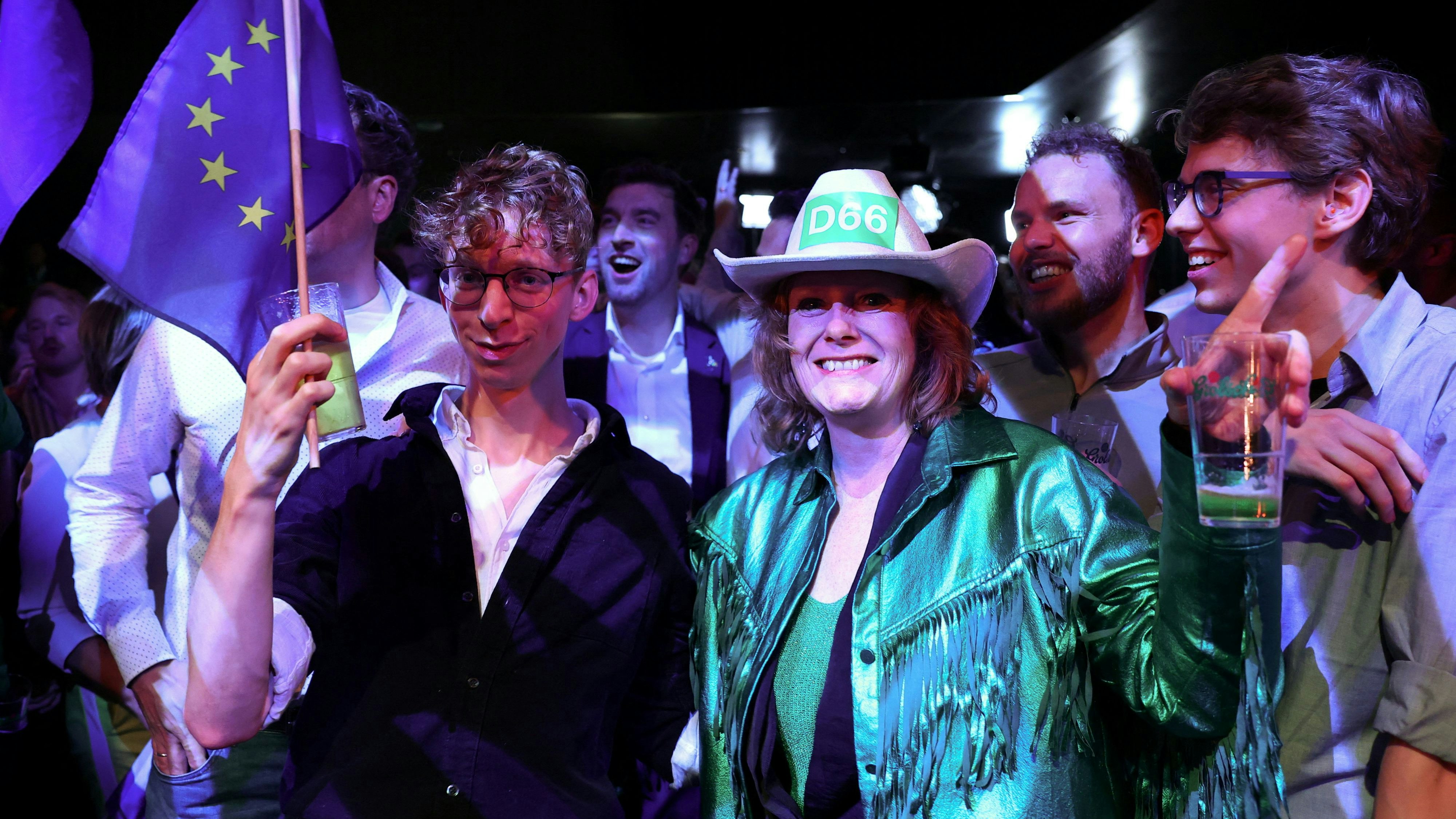 Bei den Wahlanhängern von D66 herrschte zunächst noch zurückhaltende Zuversicht ...