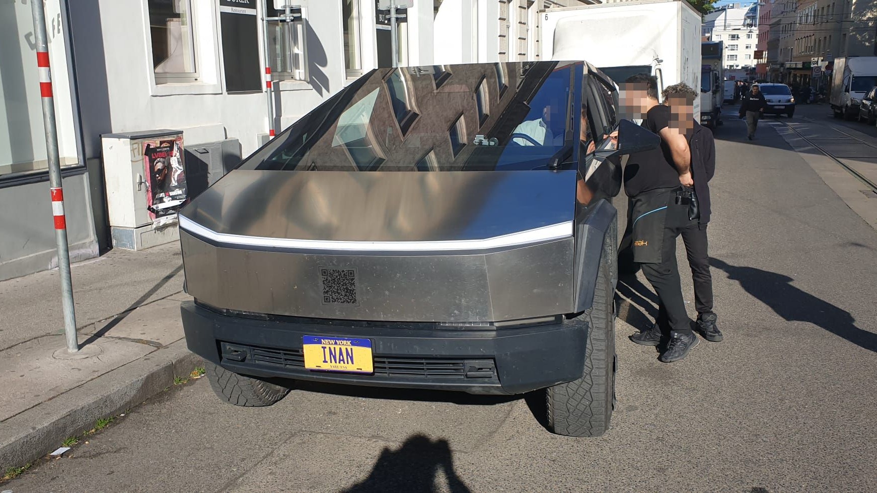 Heute.at - Tesla Cybertruck sorgt für Aufsehen in Wien