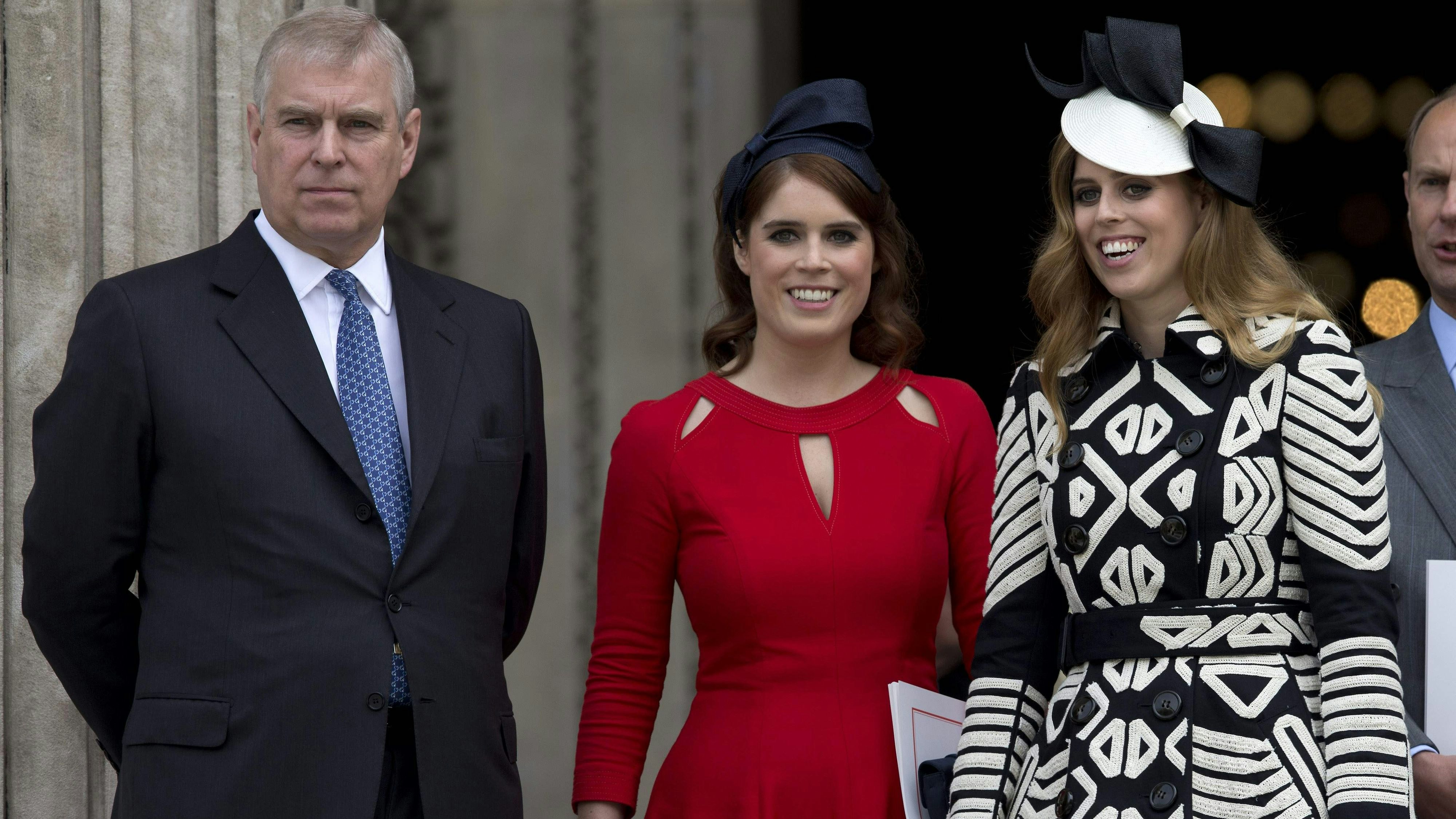 Prinz Andrew mit seinen Töchtern Eugenie und Beatrice 2019