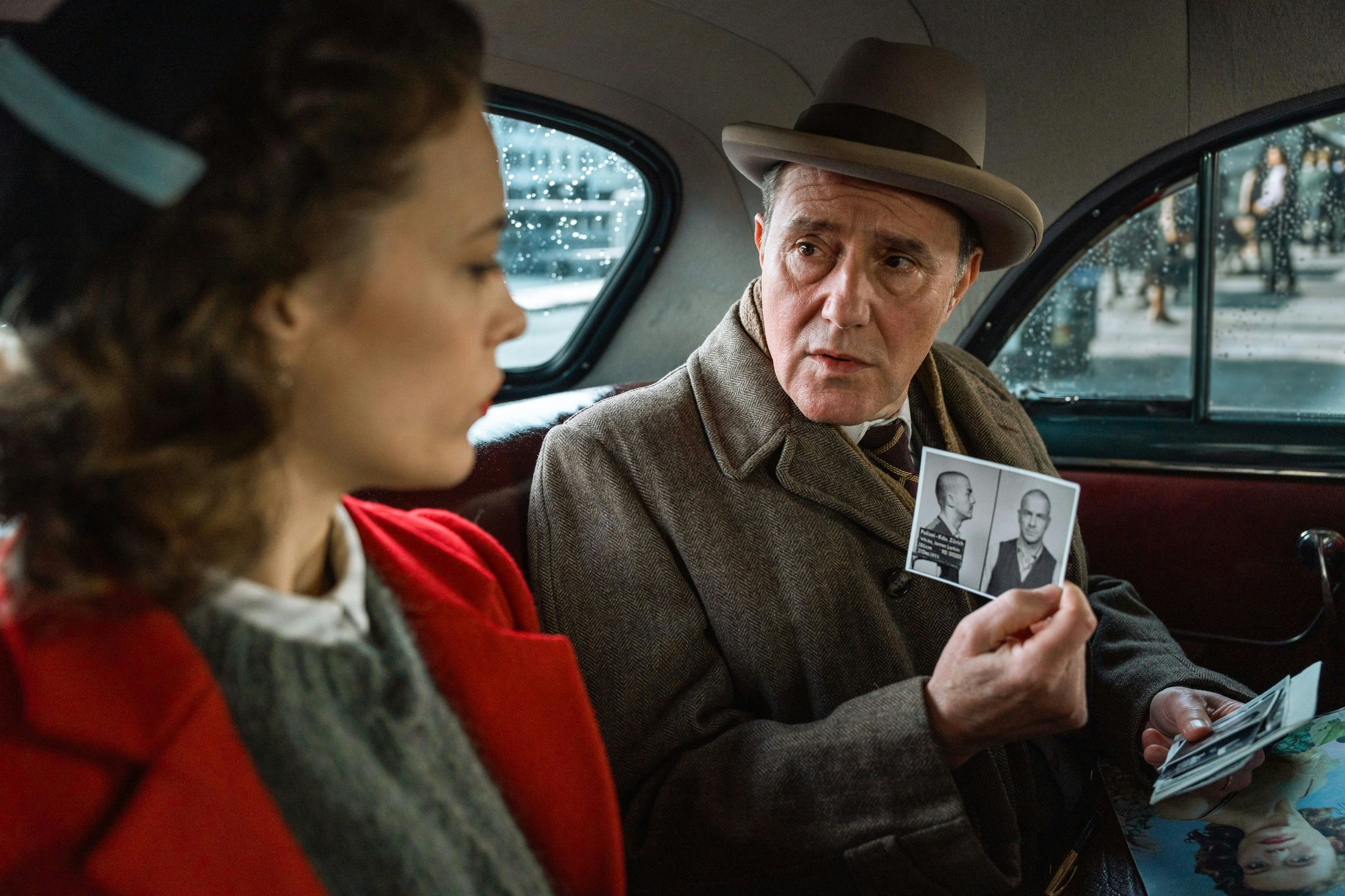 Die Fünfzigerjahre und den Stil von Max Frisch hervorragend eingefangen: "Stiller"