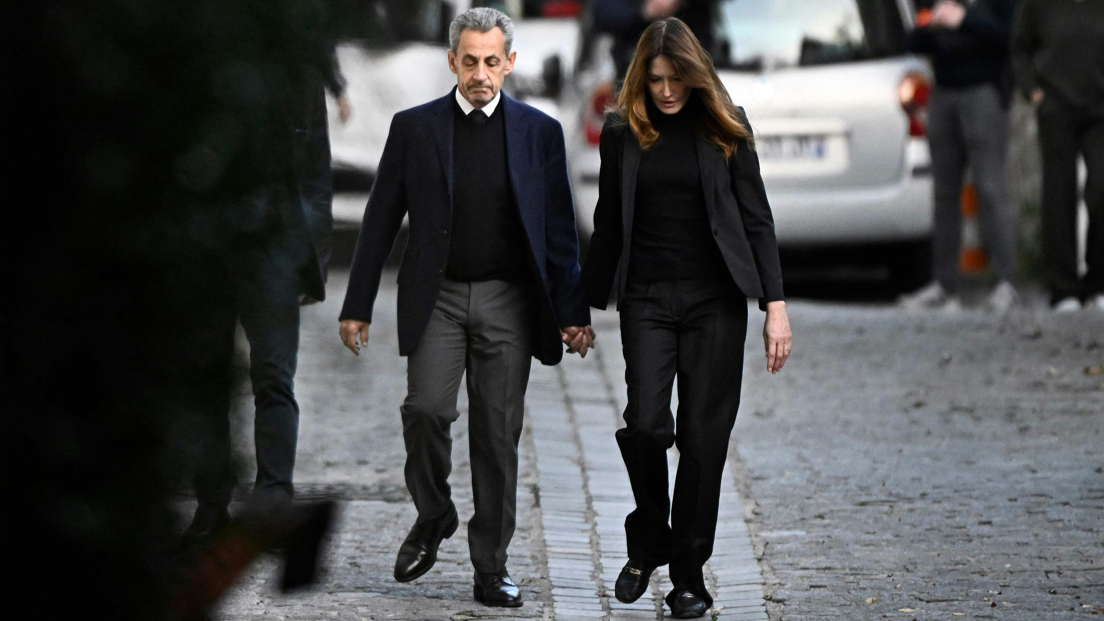 Heute.at - Furore um Sarkozy-Fotos: Ist Ex-Präsident gewachsen?