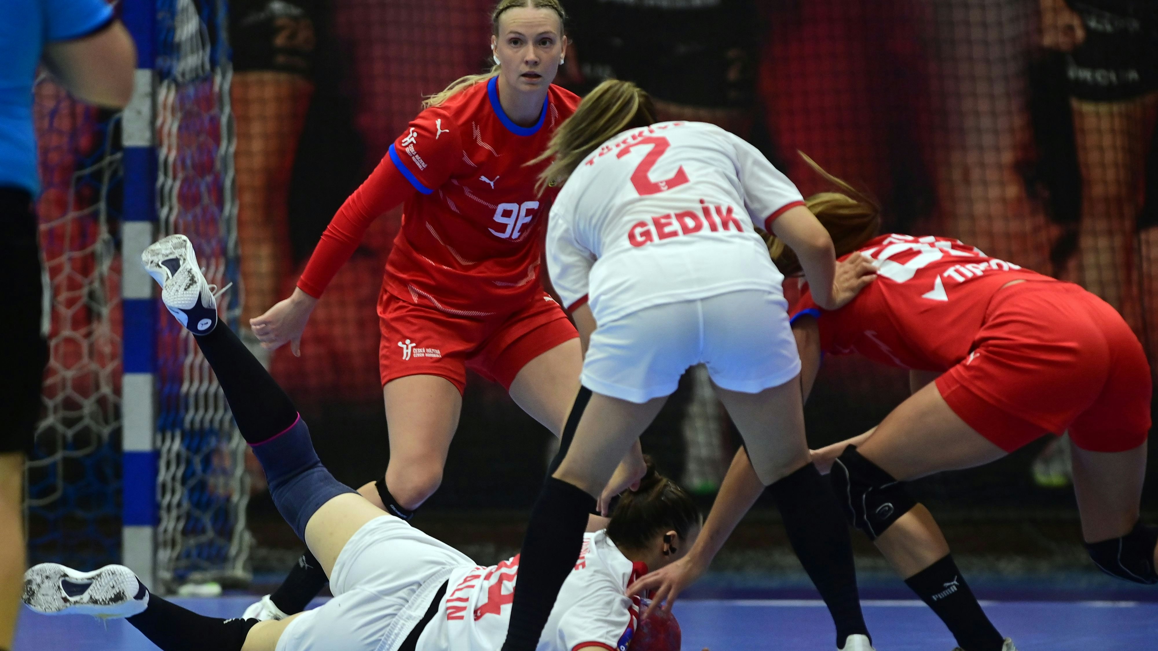 Heute.at - Wegen Blutflecken: Spielerinnen sind gegen weiße Hosen