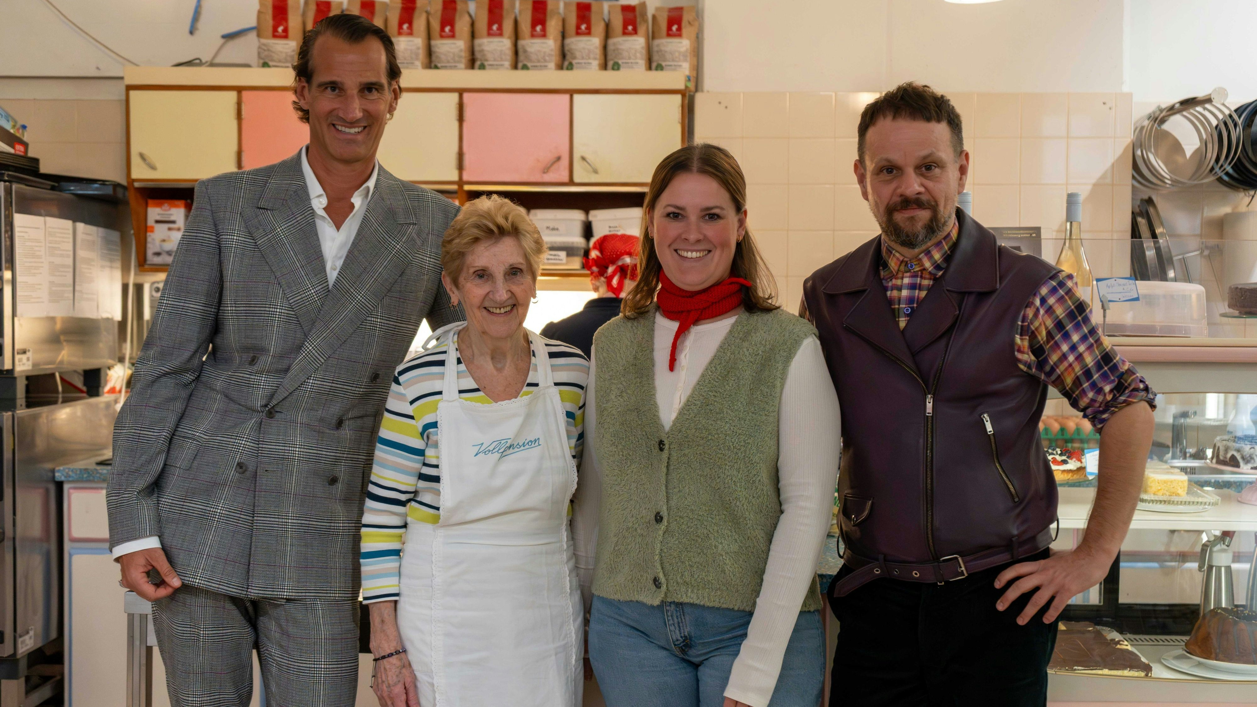 Thomas Schwabl, Geschäftsführer Marketagent; Karin Hermann-Arnold, Geschäftsleiterin Vollpension Frau Marianne, seit 10 Jahren Oma vom Dienst in der Vollpension; Moriz Piffl-Percevic, Ideengeber und Gründer der Vollpension (v.l.).