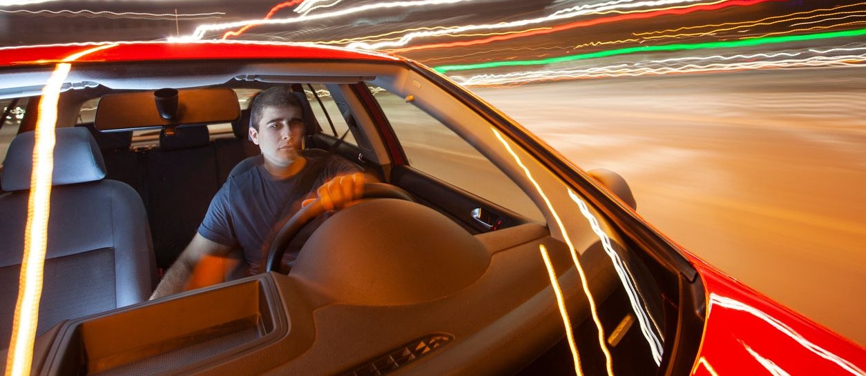 Bei jüngeren Autofahrern ist das Unfallrisiko um das 5,8-fache erhöht