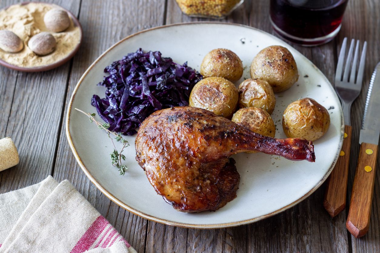 Die Gansl-Saison steht auch in OÖ in den Startlöchern. Für Qualität müssen Genießer aber etwas tiefer in die Tasche greifen. (Symbolbild)