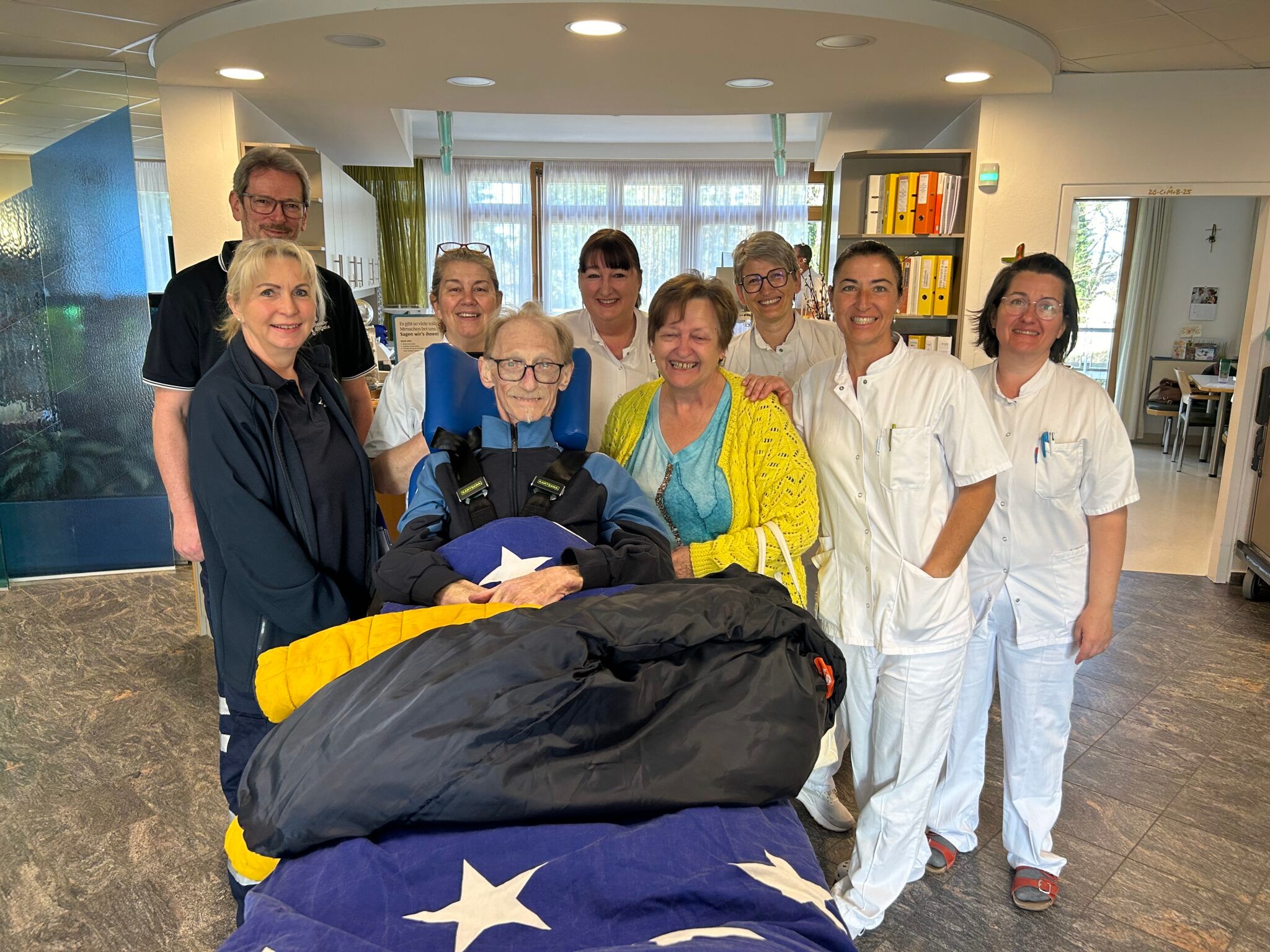 Rudolf inmitten seiner Liebsten.