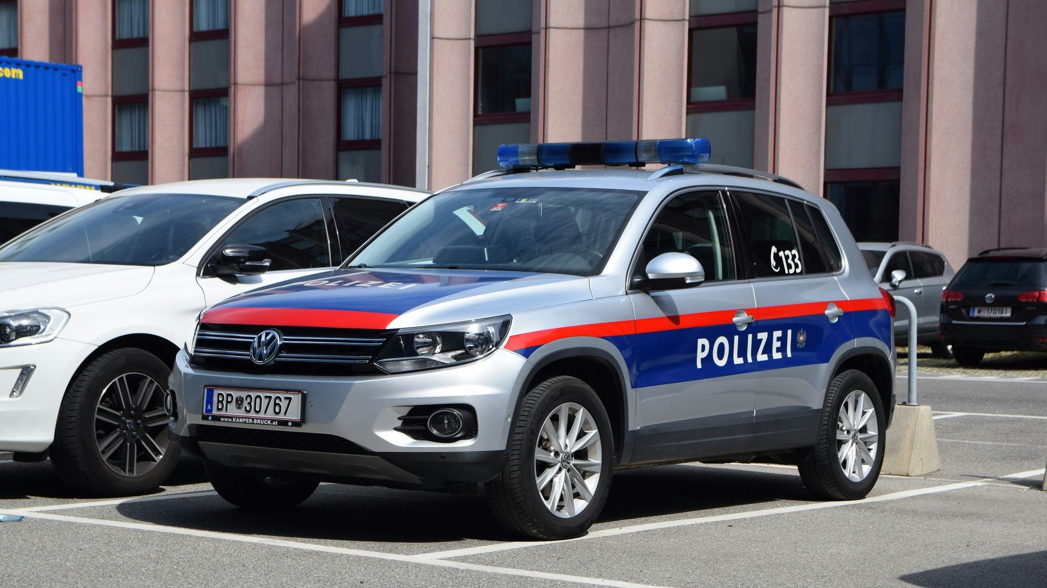 Heute.at - Bekannte Firma ließ 65.000 Stunden schwarz arbeiten