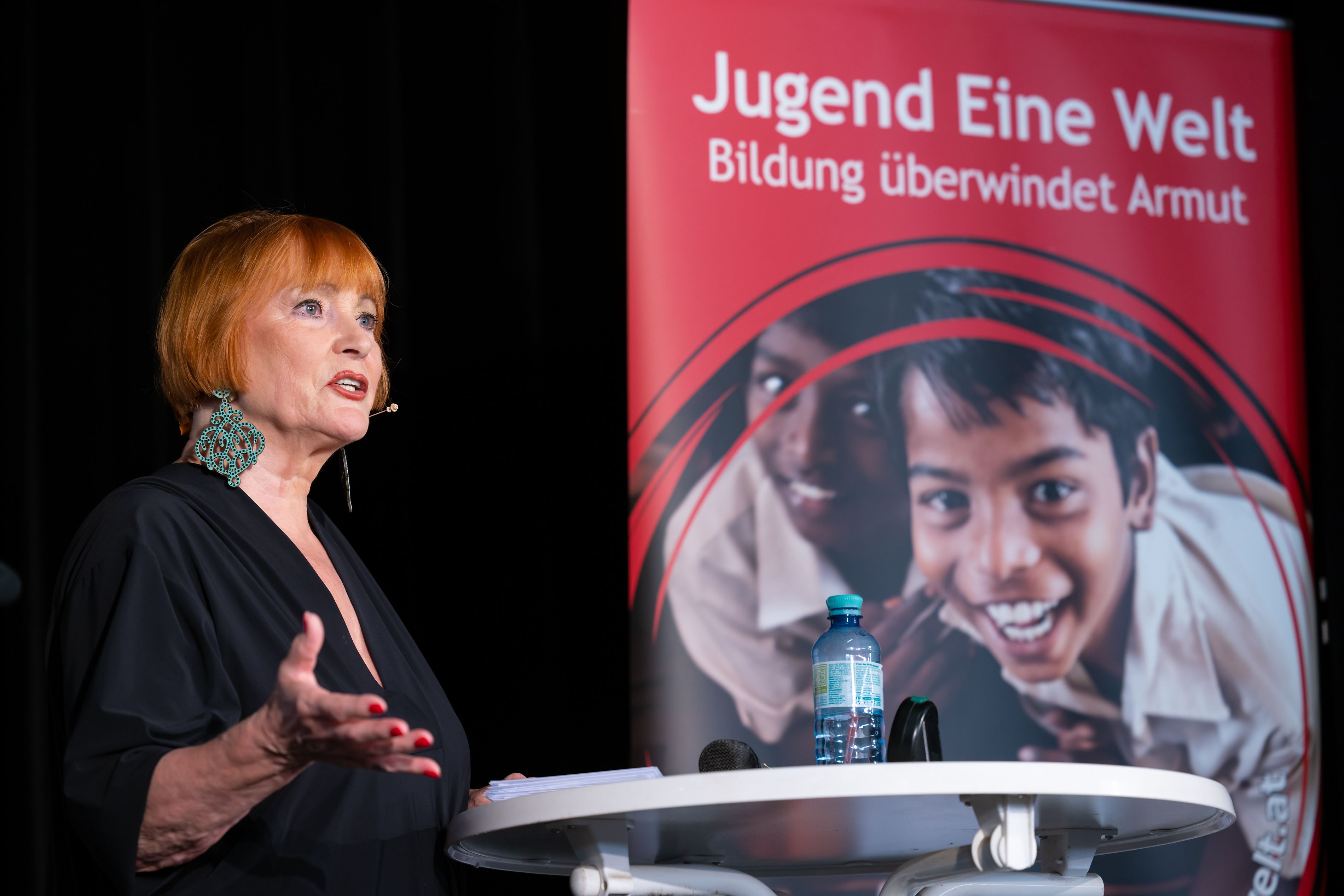 Chris Lohner ruft zum Spenden für Jamaika auf. 