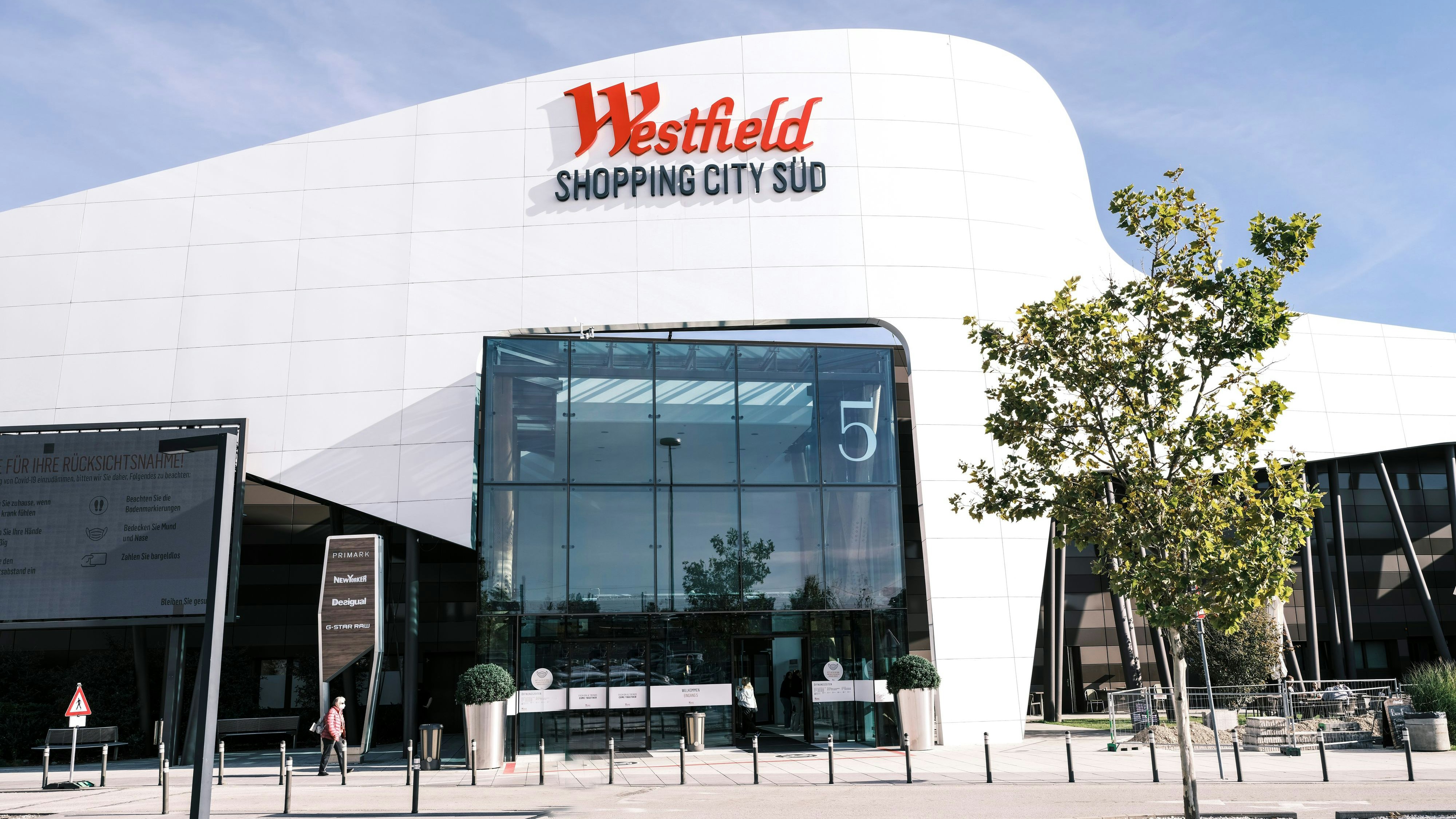 Download von www.picturedesk.com am 29.10.2025 (12:16).  BILD zu OTS - Westfield Shopping City Süd Außenansicht *** Die Nutzung des Bildes für redaktionelle Zwecke ist kostenlos. Weitergehende Nutzung bedarf der Zustimmung des Aussenders. *** - 20231120_PD0903 - Rechteinfo: OTS-Bild (OTS) Redaktionelle Nutzung im thematischen Zusammenhang mit der Aussendung kostenfrei gestattet.
