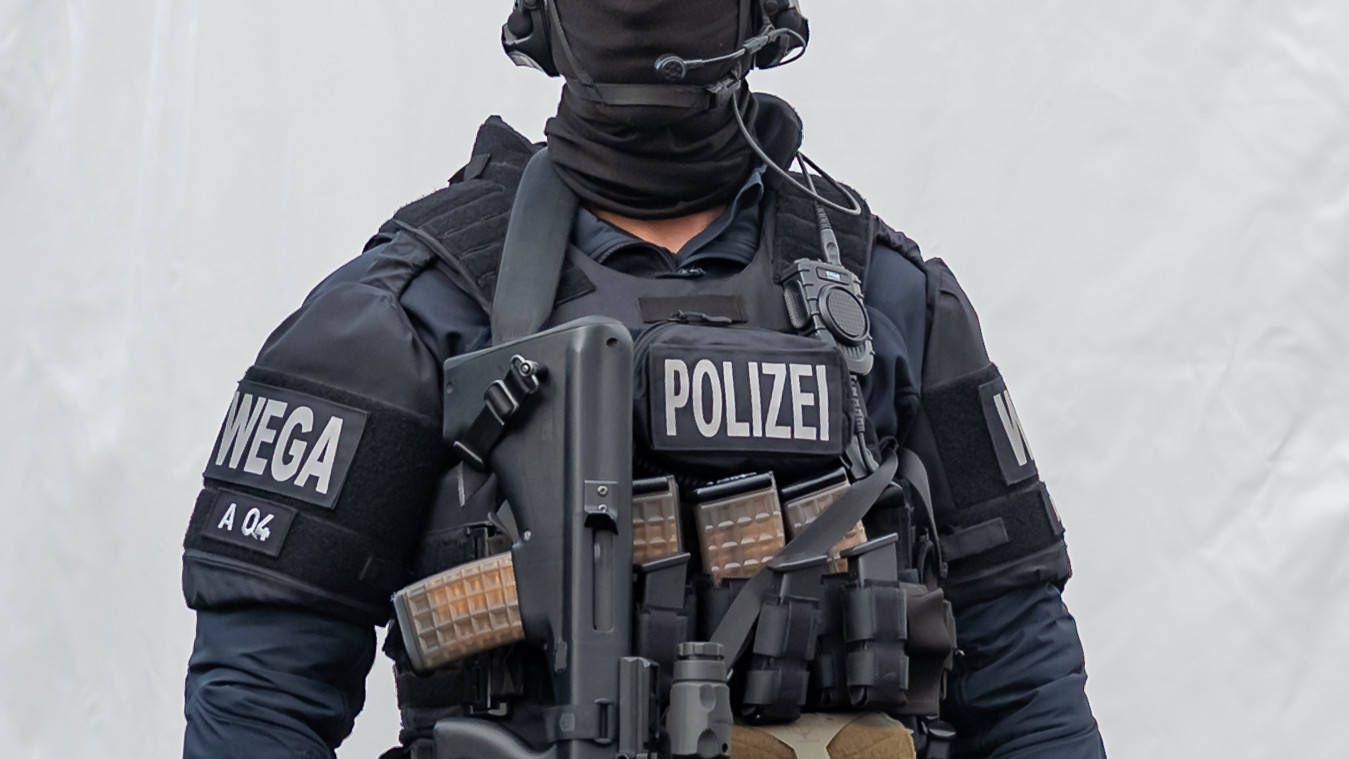 Heute.at - Vodkaflasche geleert – dann malt Wiener Hakenkreuze