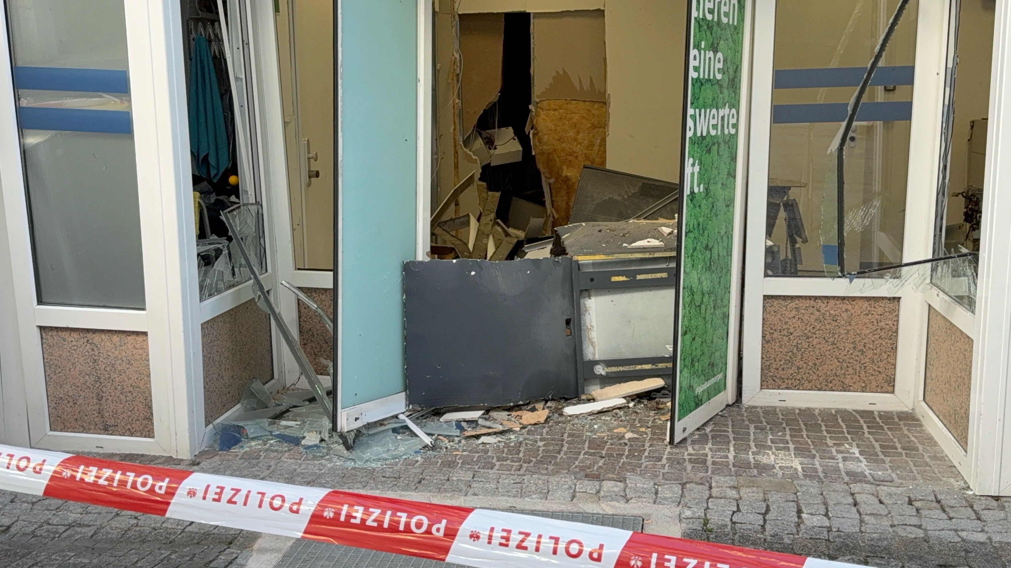 Die Bankomat-Sprenger haben in Krems zugeschlagen. 