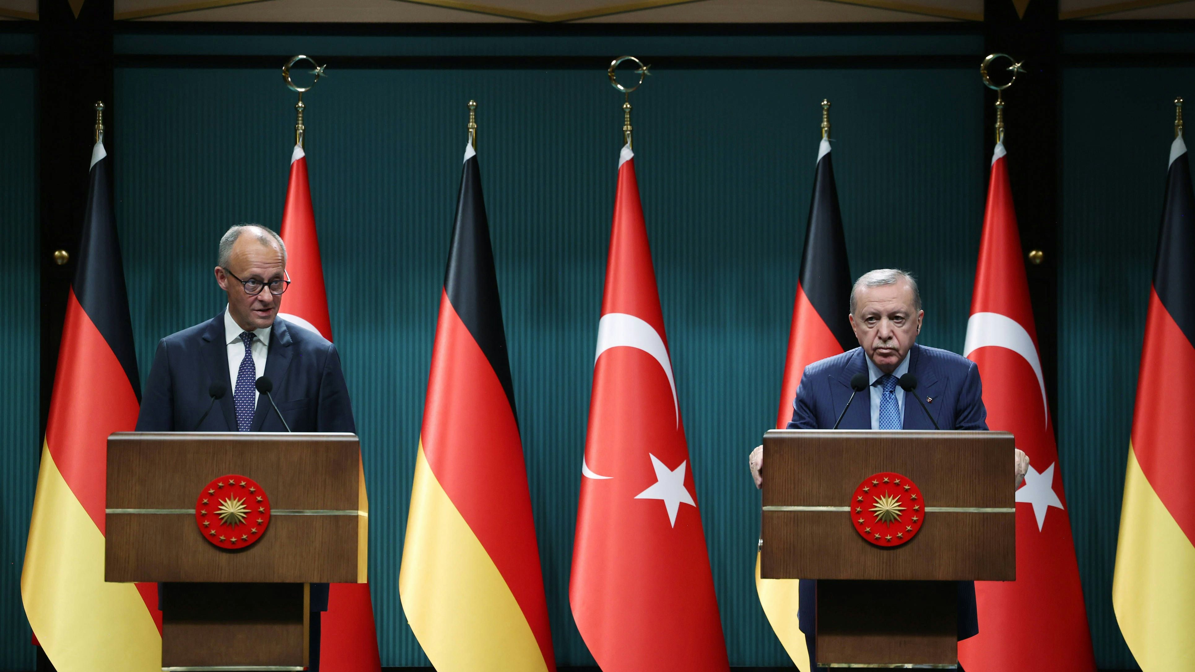Heute.at - Merz und Erdogan fetzen sich vor laufenden Kameras