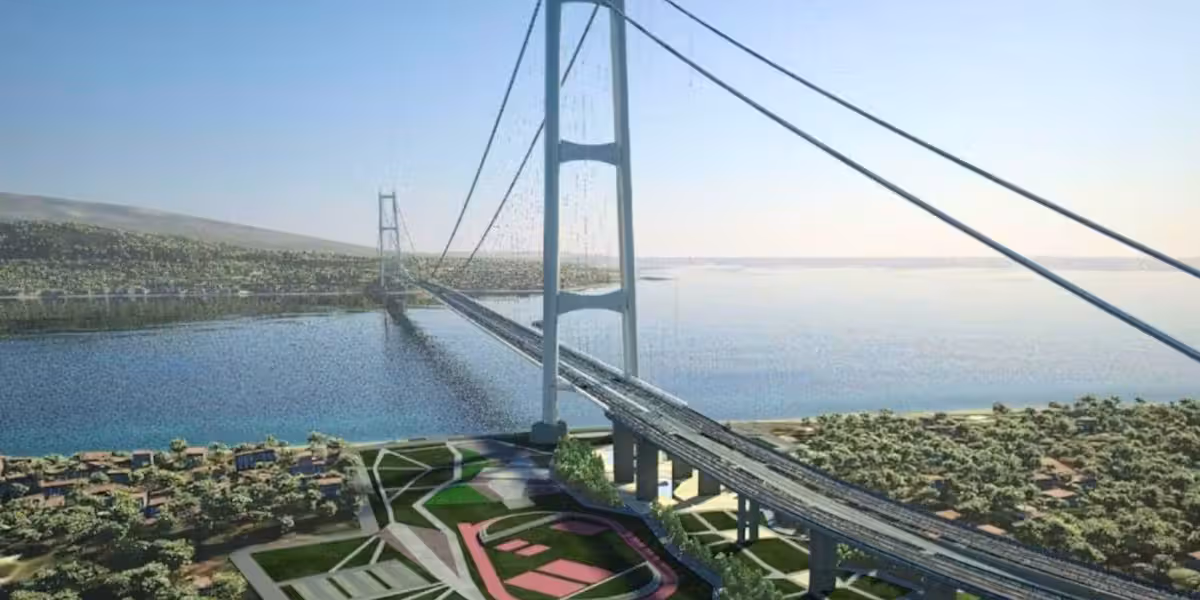 Die Brücke soll mit einer Länge von 3666 Metern und einer zentralen Spannweite von 3300 Metern die längste Hängebrücke der Welt werden.