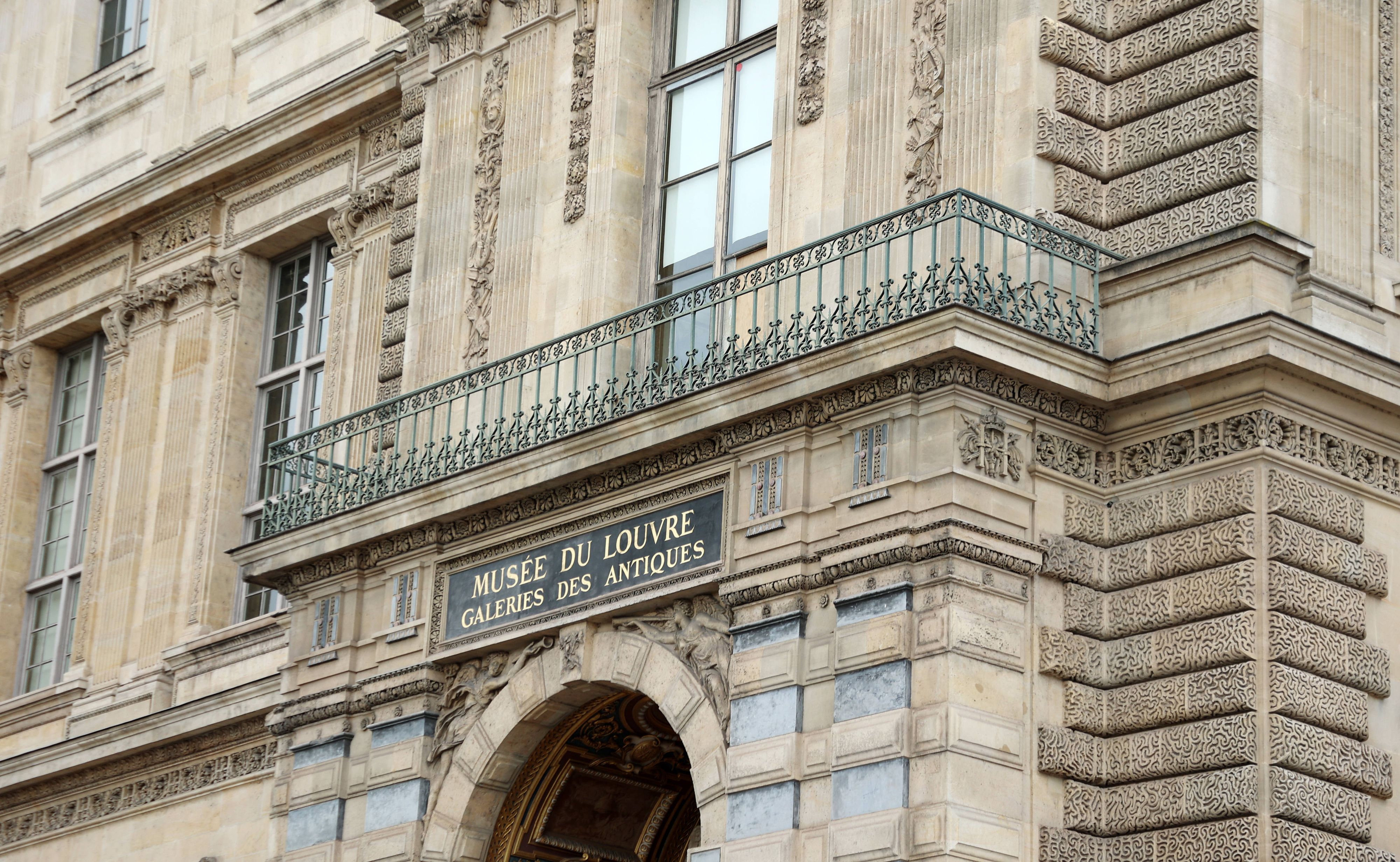 Nach dem spektakulären Juwelenraub im Louvre sind weitere Verdächtige gefasst worden.
