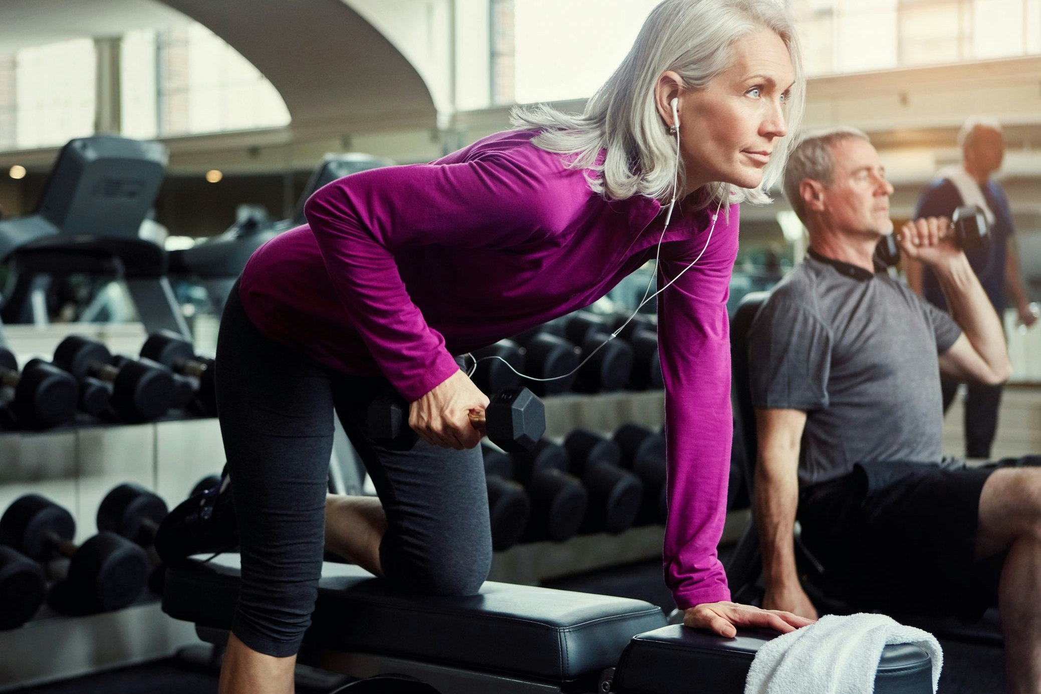 Generation Babyboomer im Fitnessstudio: Fühlen sich jünger, als sie sind und wollen auch so aussehen