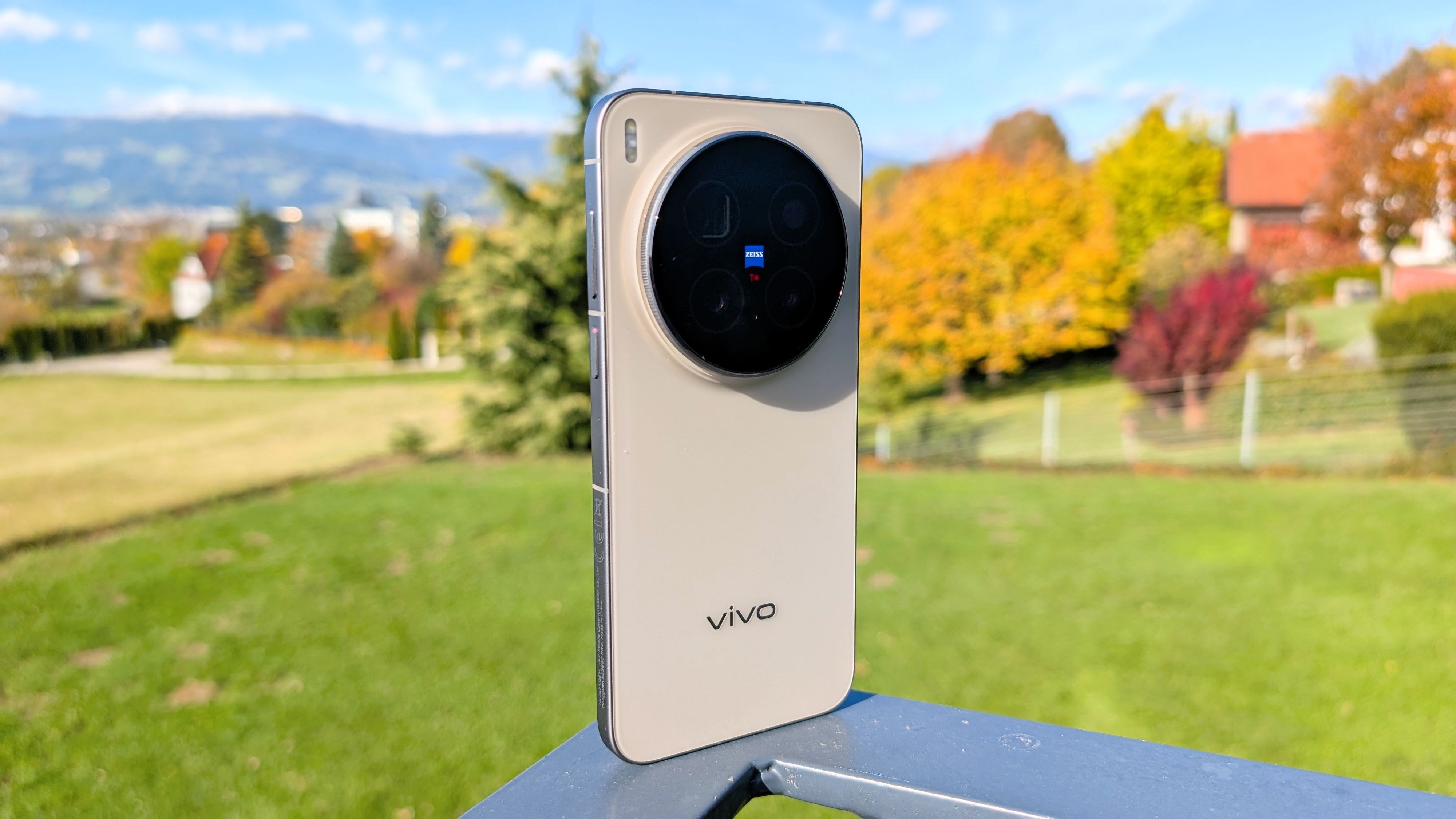 Wer Wert auf exzellente Fotografie legt und mit KI gerne experimentiert, findet im Vivo X300 Pro einen der spannendsten Begleiter des Jahres 2025.