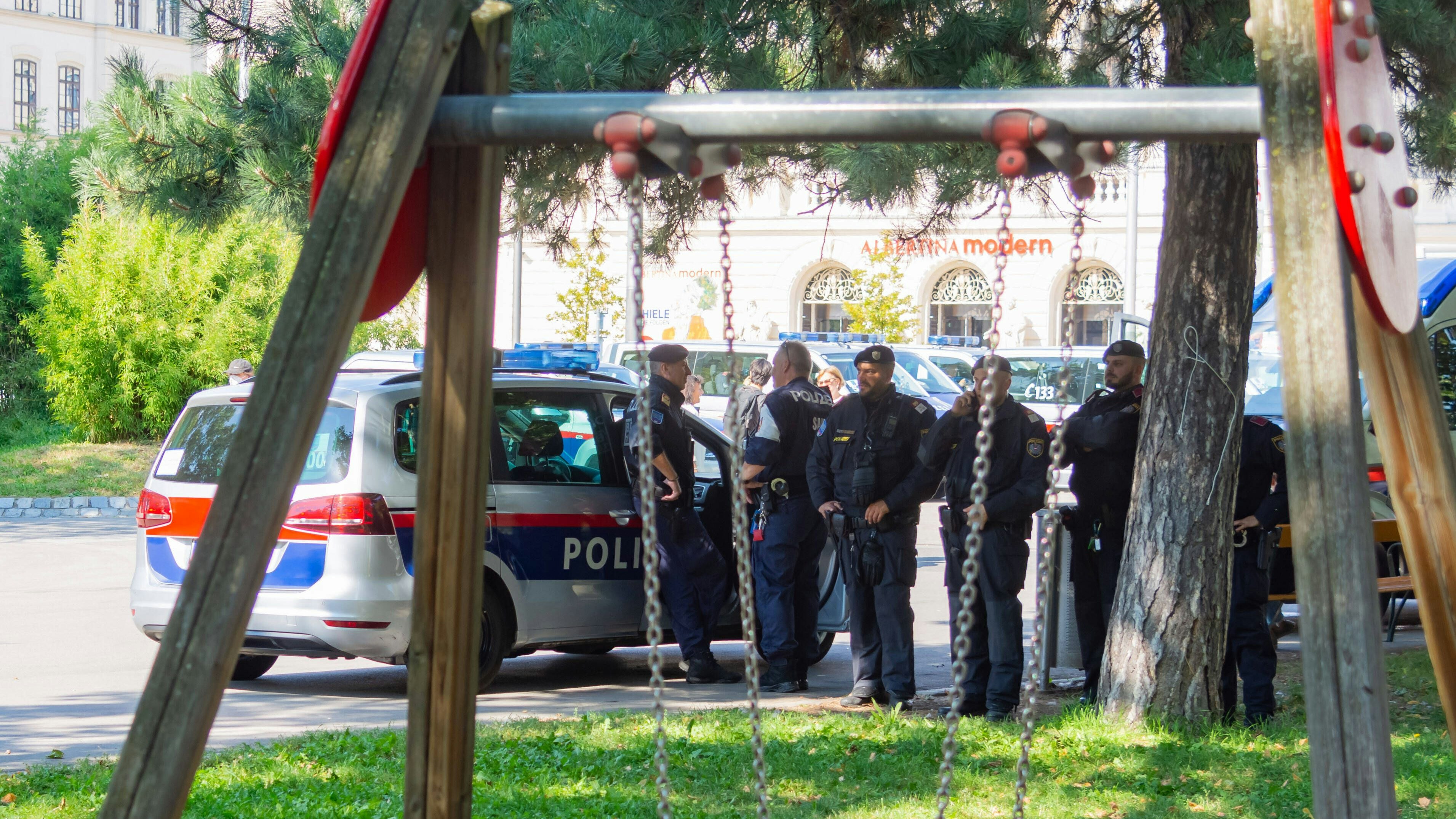 Heute.at - Jugendliche in Park rassistisch beschimpft – Festnahme