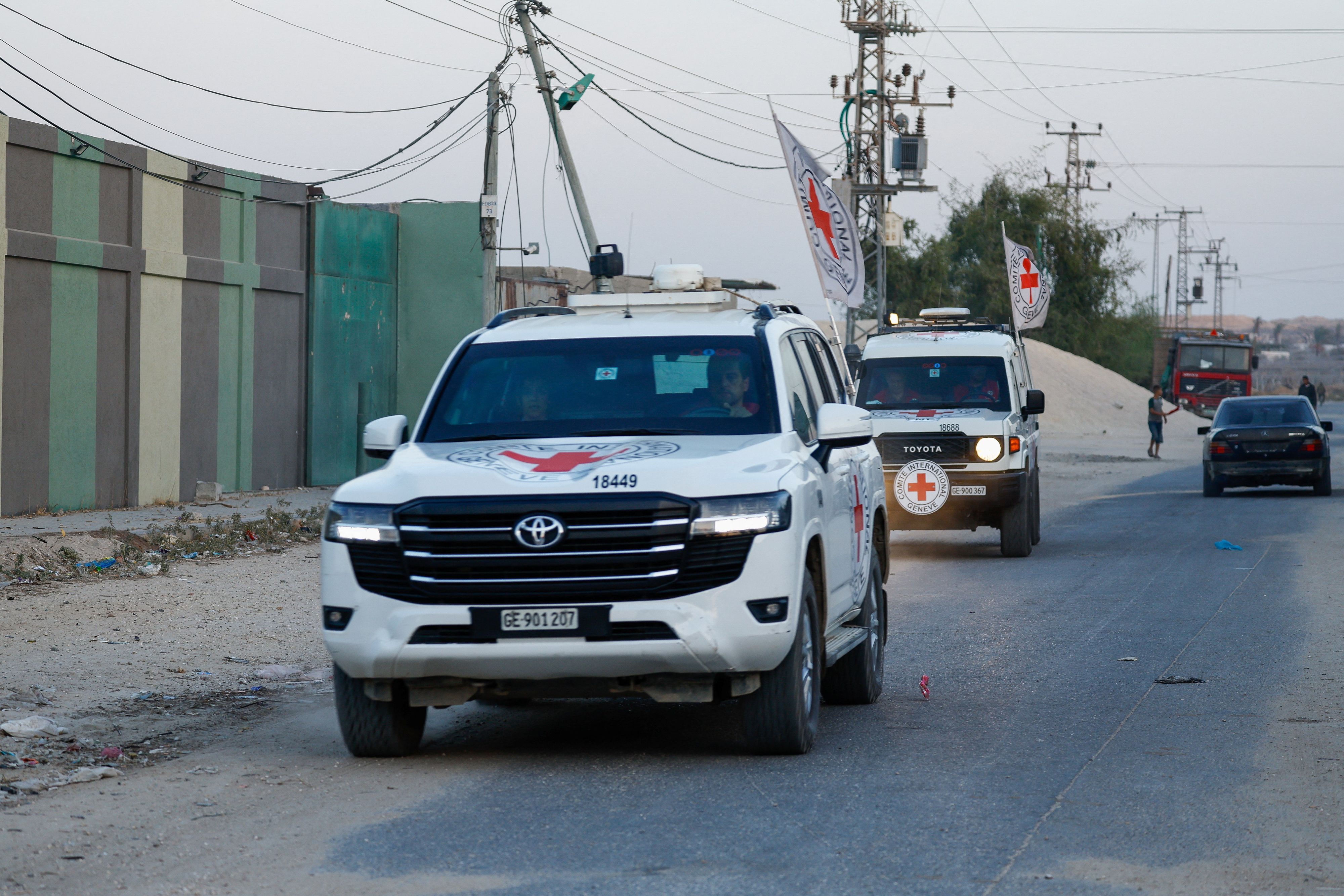Die Hamas hat die Leichen zweier Geiseln an das Rote Kreuz übergeben.