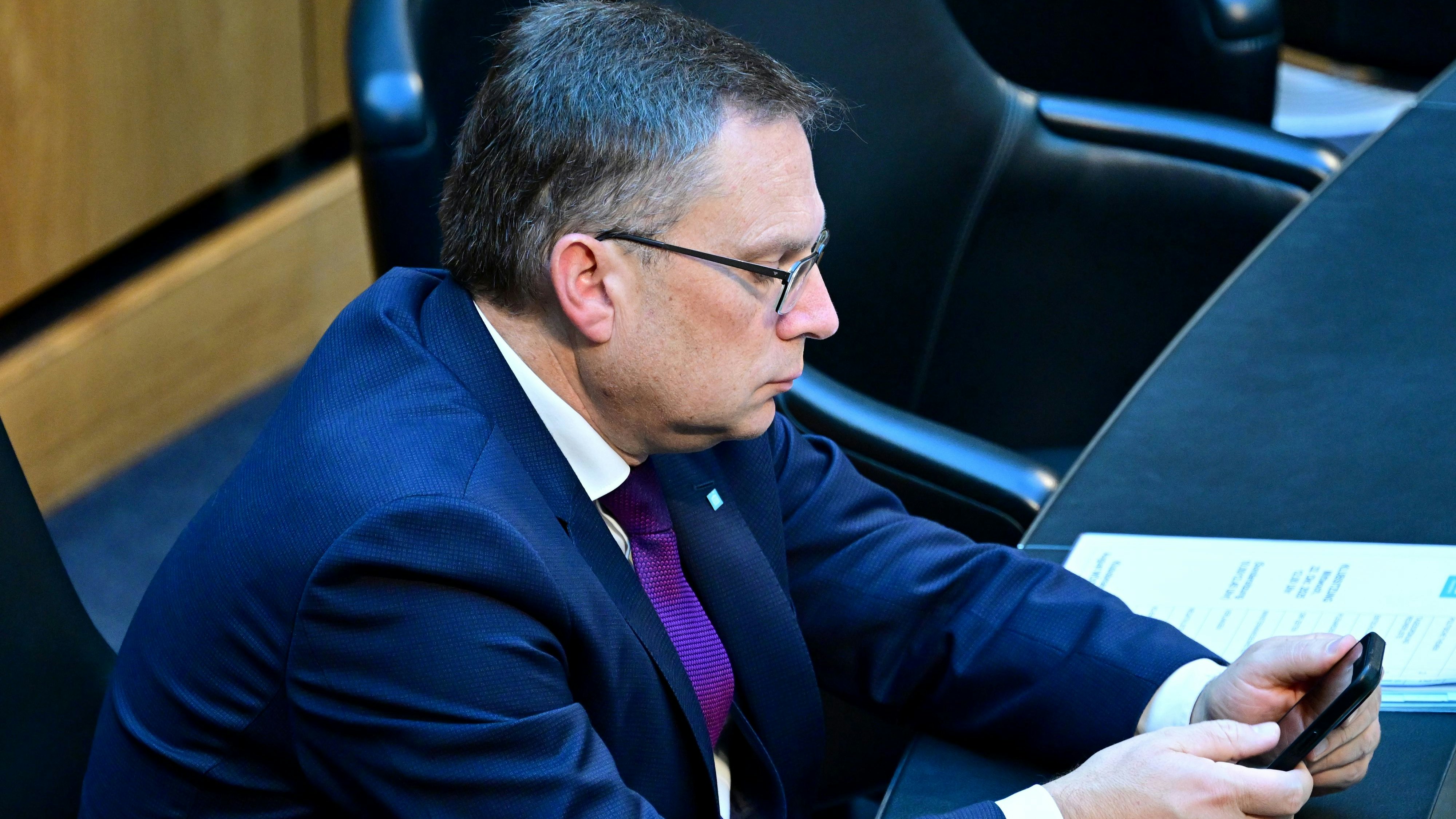 Heute.at - Regierung stürzt in tiefe Krise – die brisanten Details