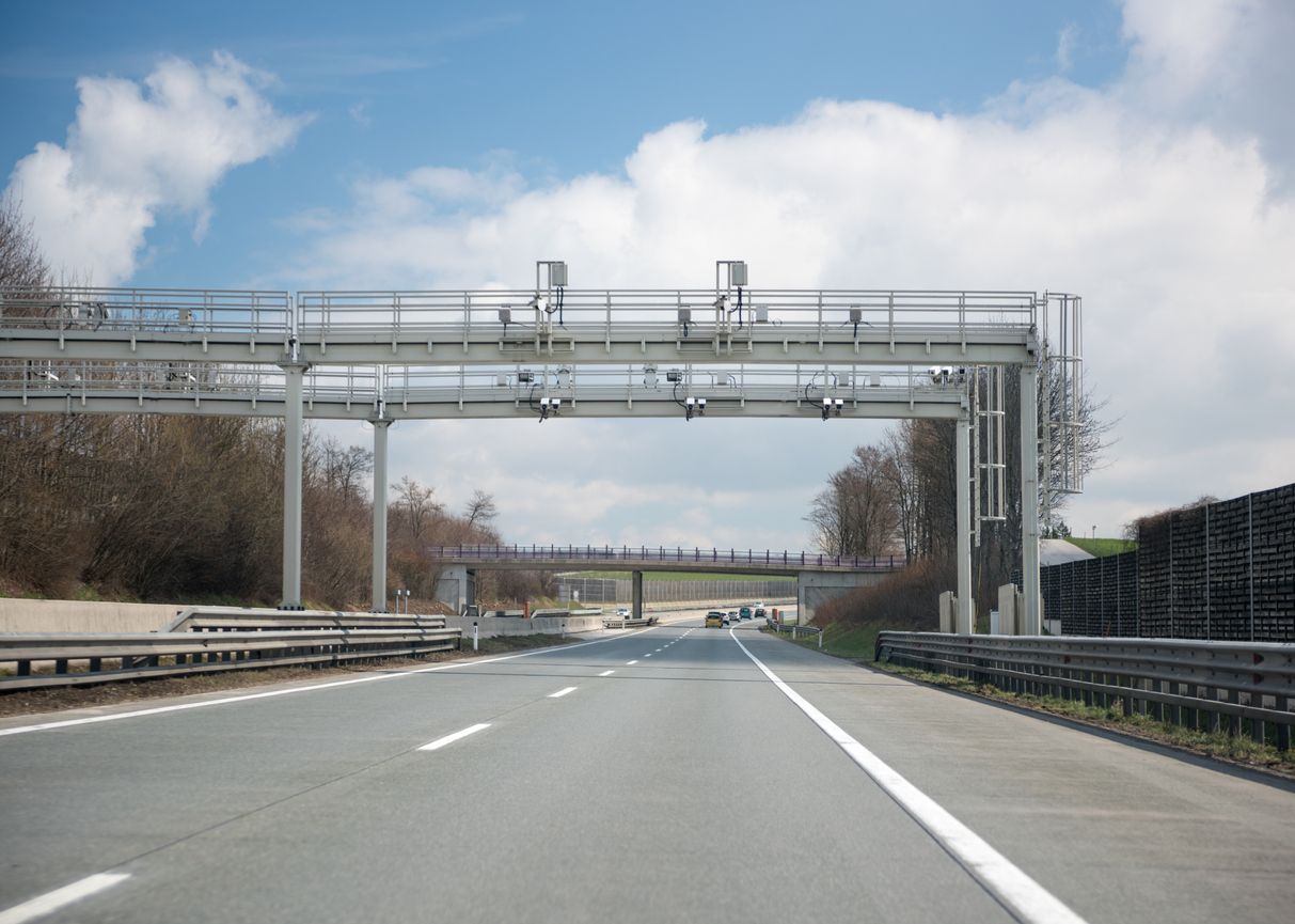 Die Ermittlungen zu dem tragischen Arbeitsunfall laufen auf Hochtouren. (Symbolbild)