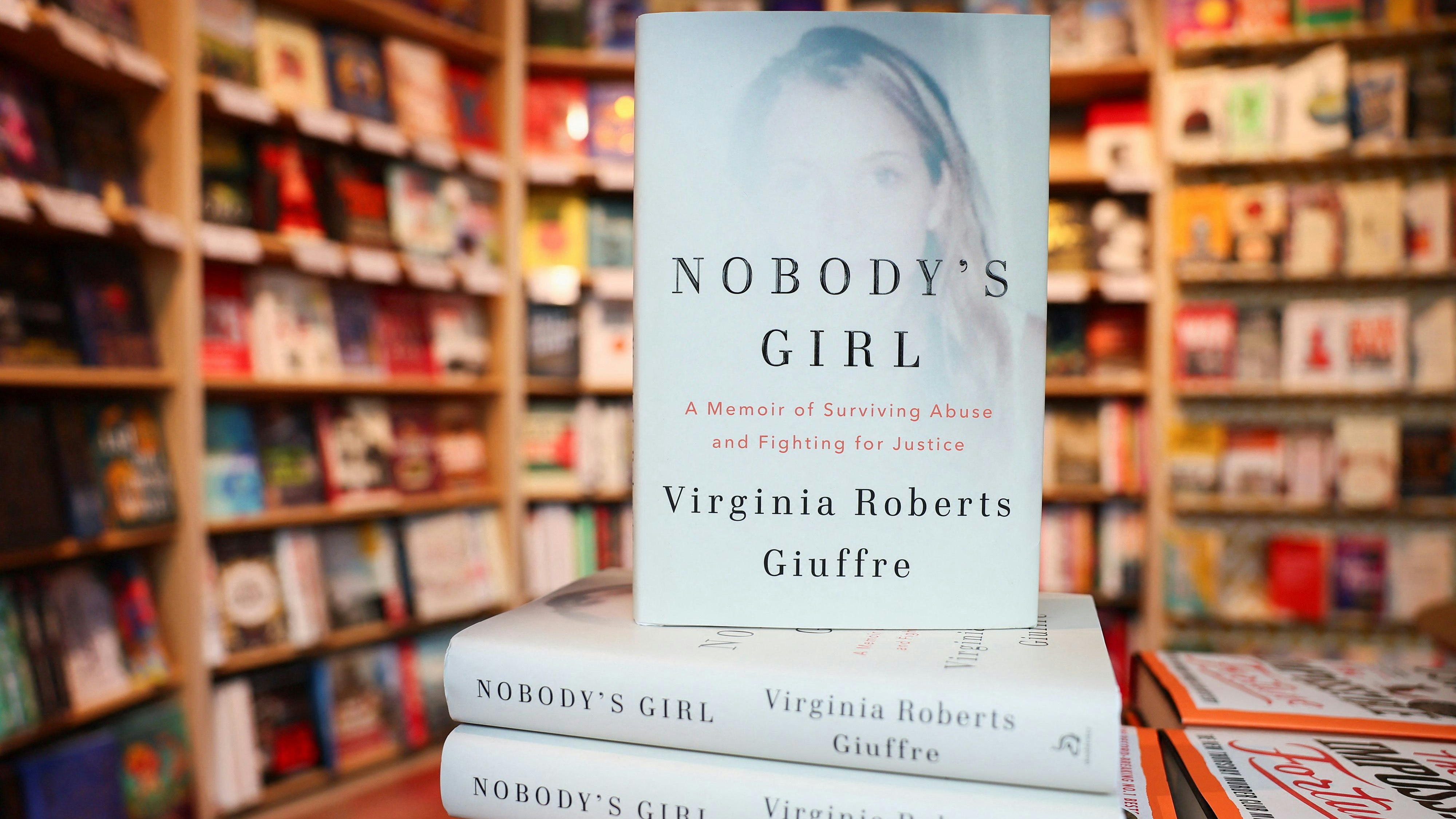Das Buch "Nobody's Girl: A Memoir of Surviving Abuse and Fighting for Justice" brachte Prinz Andrew schlußendlich doch zu Fall.