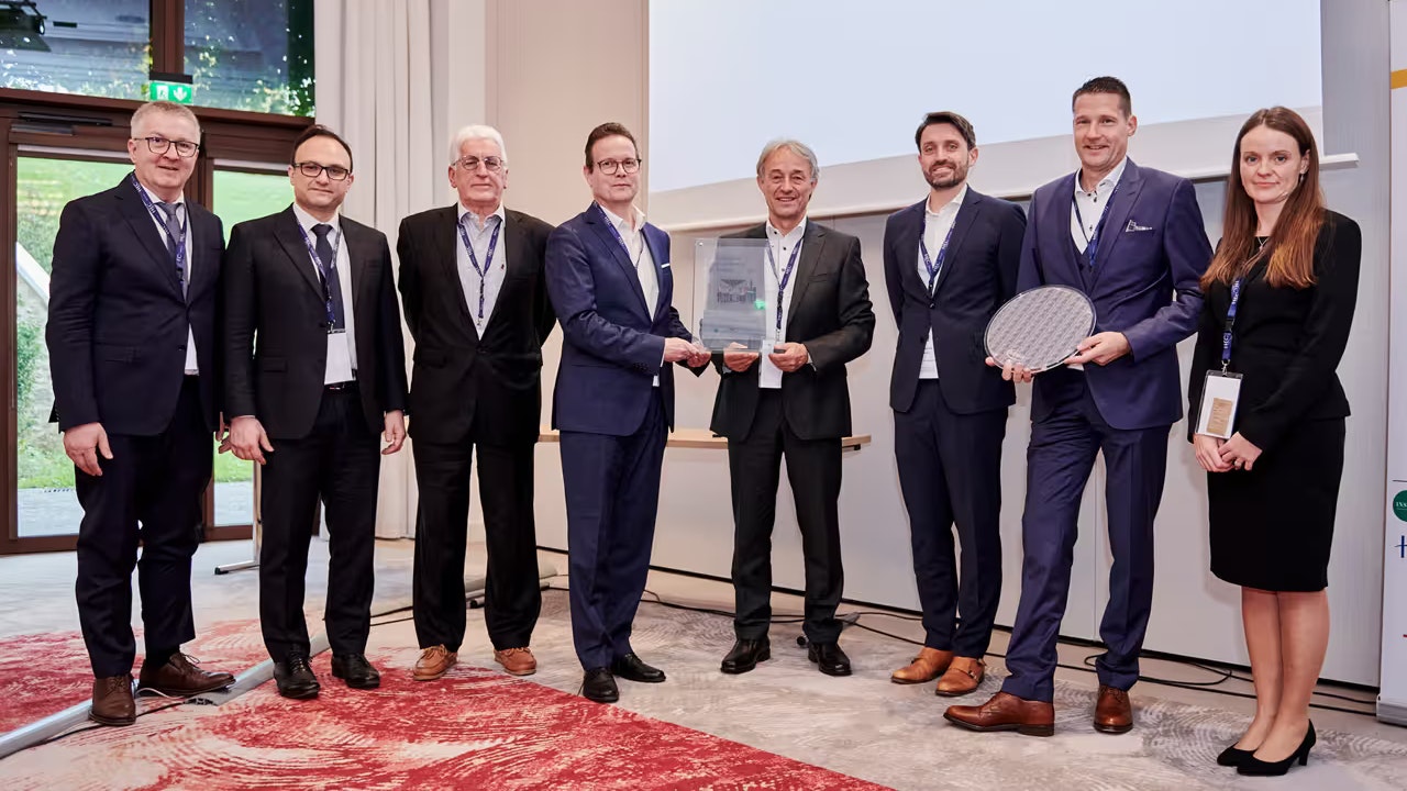 Arnd Huchzermeier (WHU), Sm Aflaki (HEC), Luk van Wassenhove (INSEAD) Gerald Reiner (WU Wien), Thomas Reisinger (COO Infineon Austria), Alexander Seitz (Global Head SCPM GaN, Infineon Austria) , Michael Sorger (Head of WBG Technology Transfer and Conversion Management, Infineon Austria), Brenda Barrett (Global Head, CL Management, Infineon Austria); 