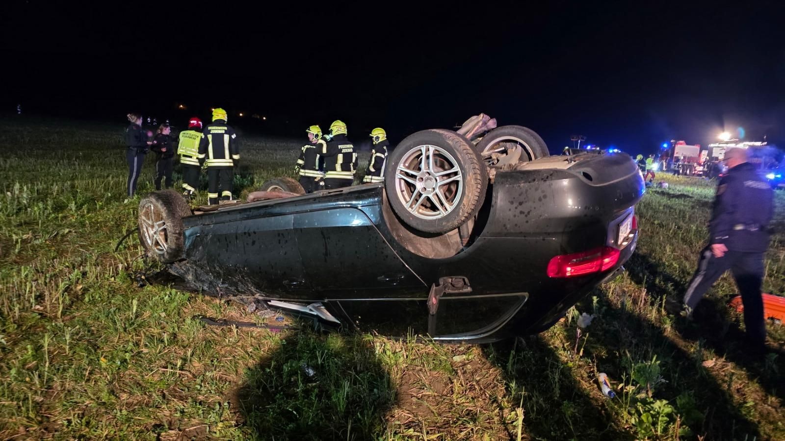 Heute.at - Zwei Teenager aus Auto geschleudert - wer ist gefahren?