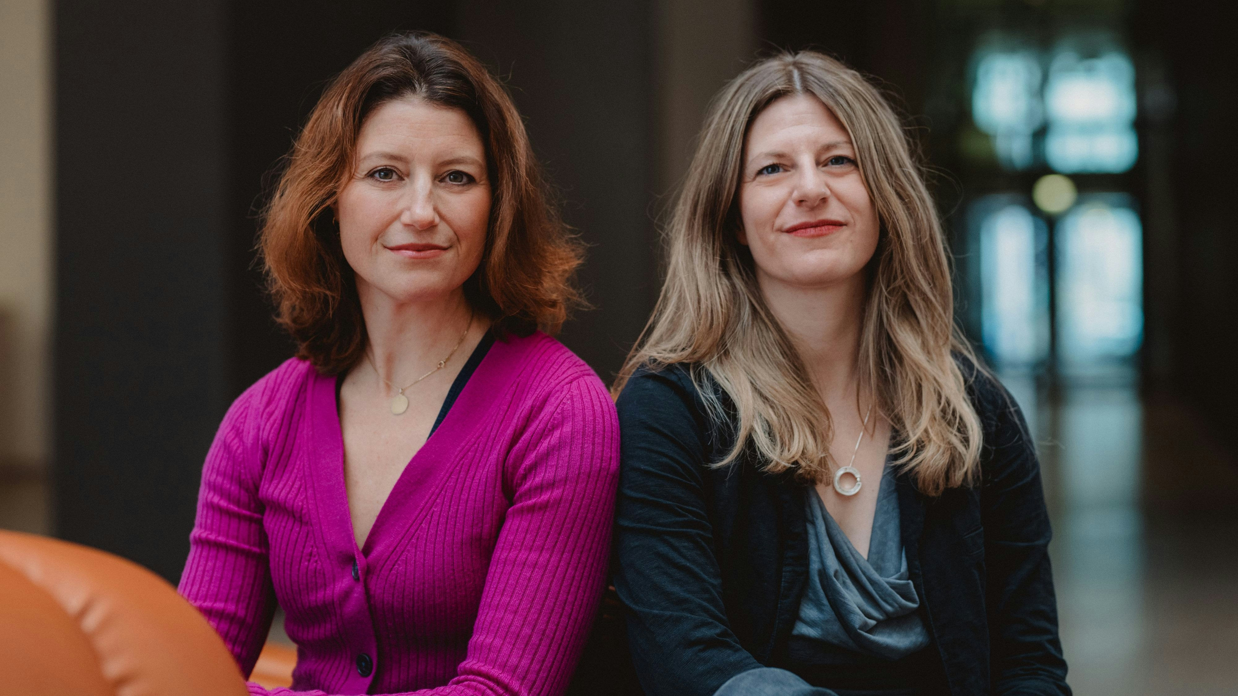 Christiane Hawranek (links) und Katja Paysen-Petersen arbeiten beim Bayerischen Rundfunk