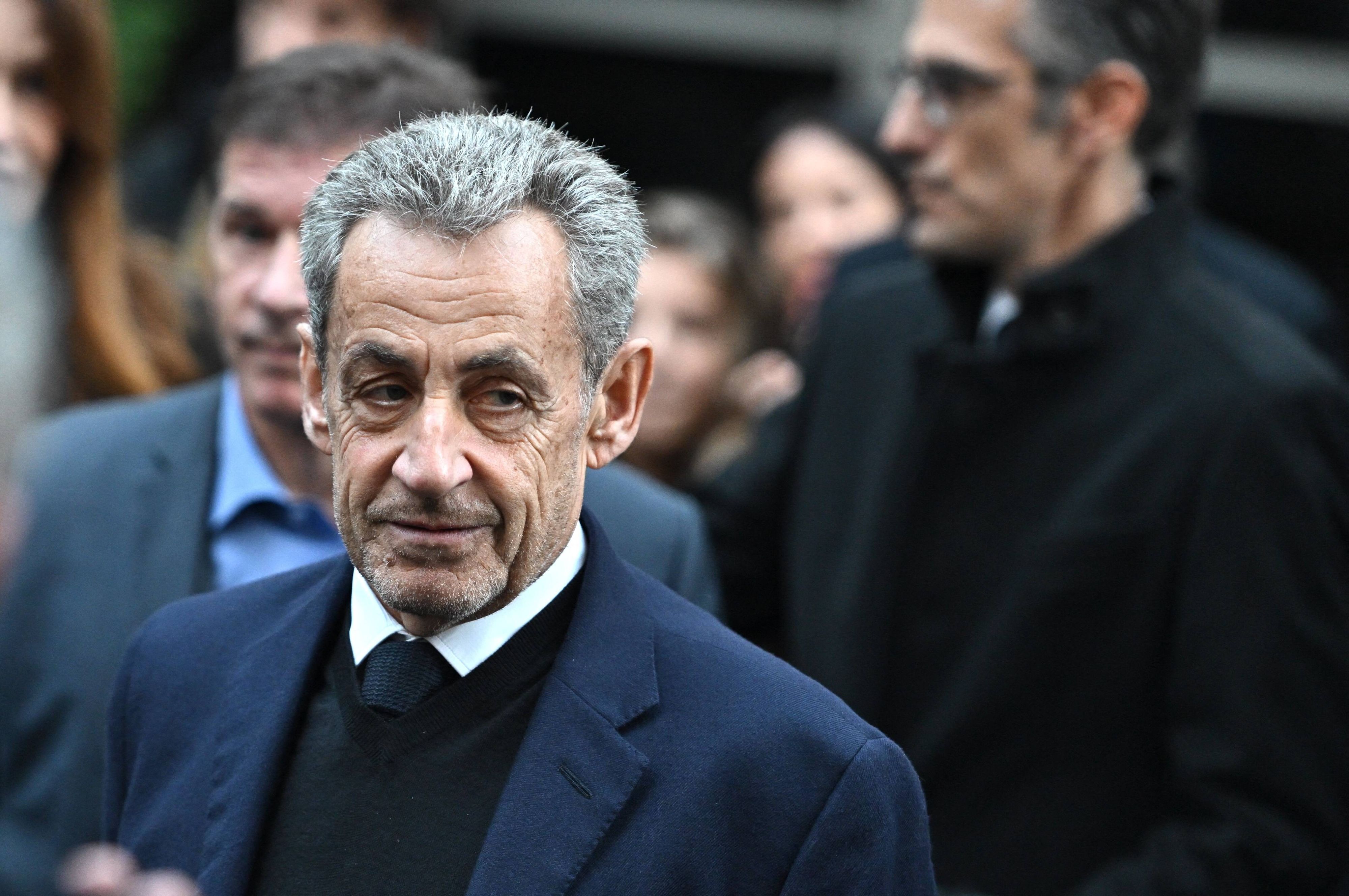 Sarkozy wurde wegen geplanter Korruption verurteilt, nun kommt er wieder frei.