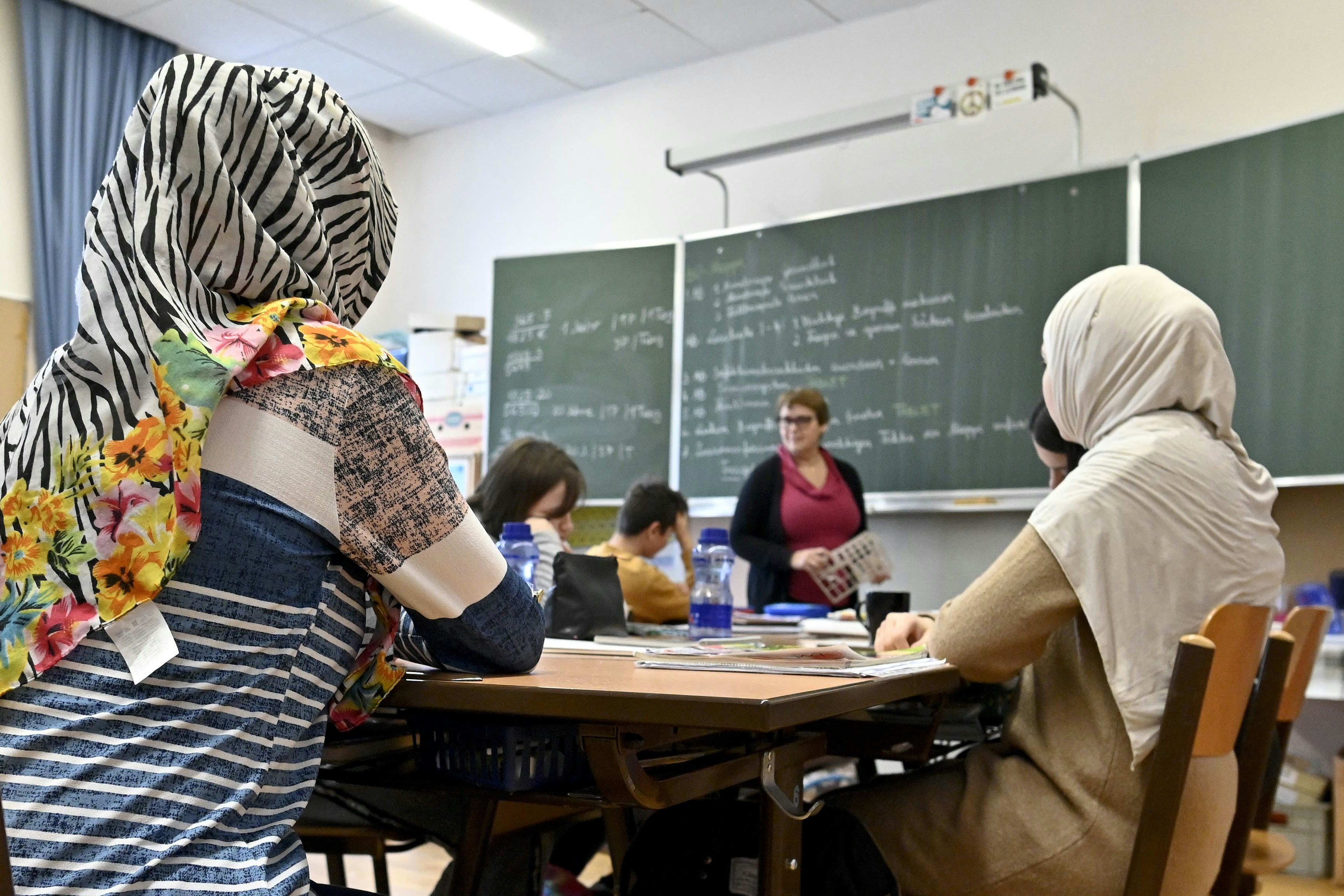 Kopftuch und Niqab haben in der Schule im Sinne religiöser Neutralität nichts verloren, sagt Buchautor Christian Klar