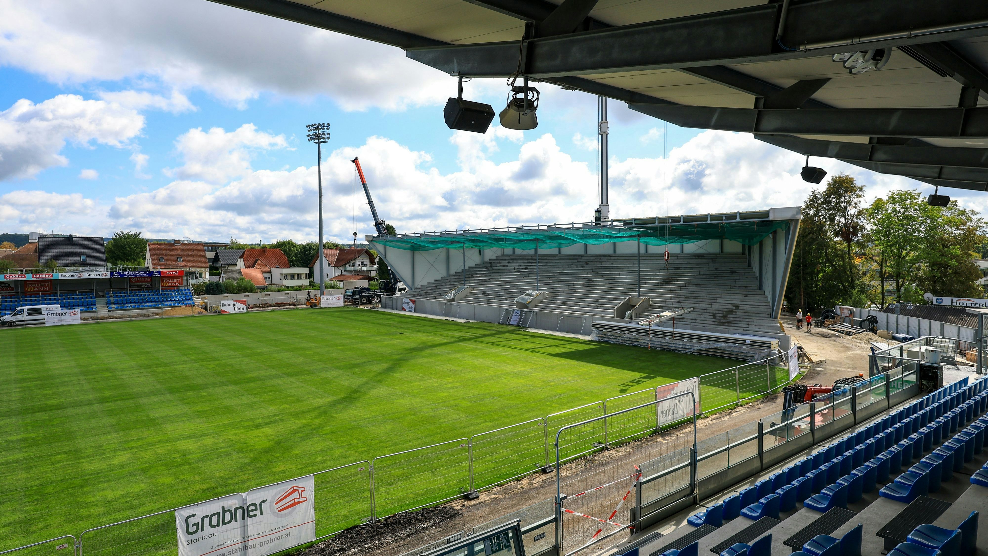 Heute.at - Jugendliche sprühen Hakenkreuz in Bundesligastadion
