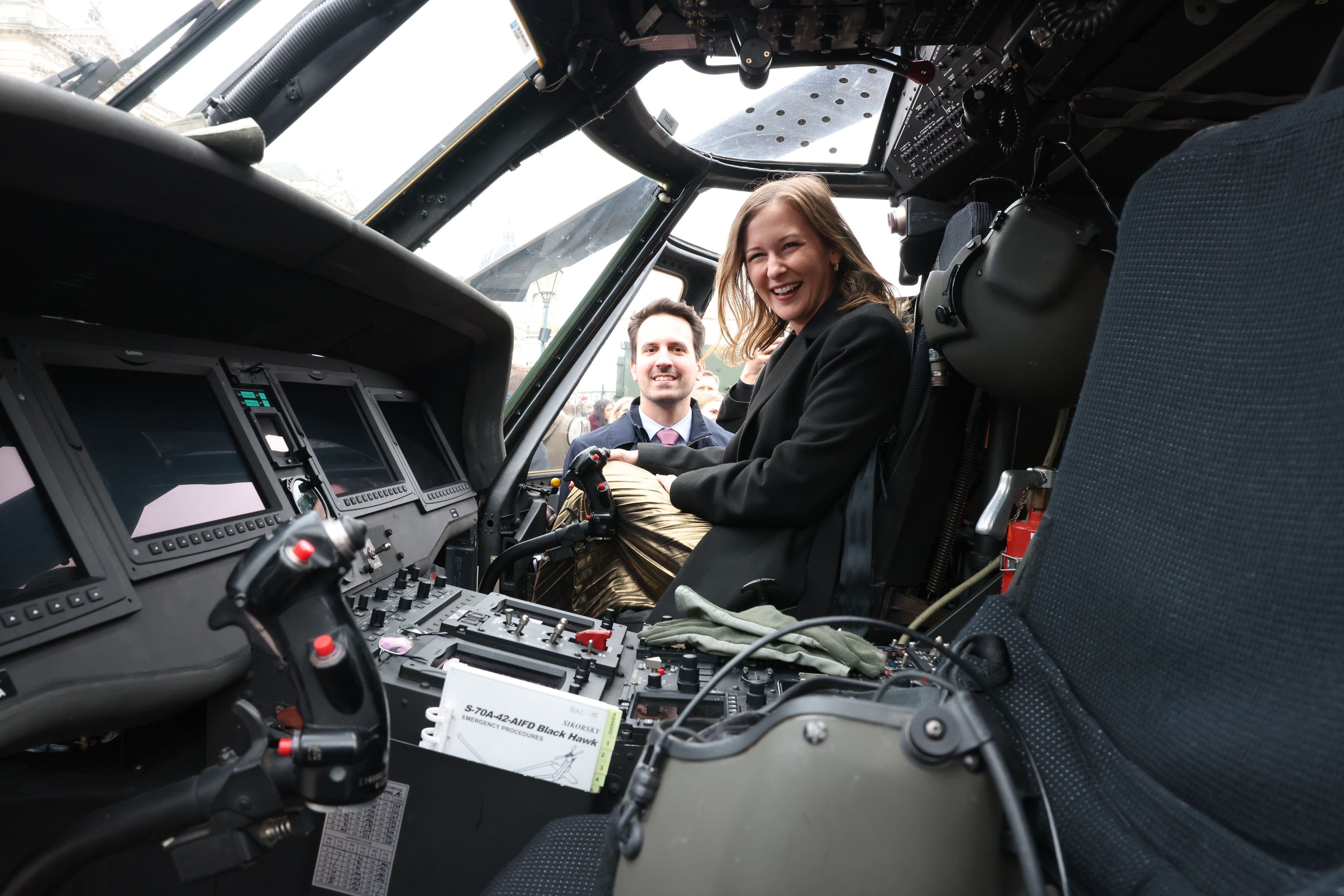 Helikopter-Eltern? Claudia Plakolm kannst du überall hinsetzen, die hat auch immer gute Laune