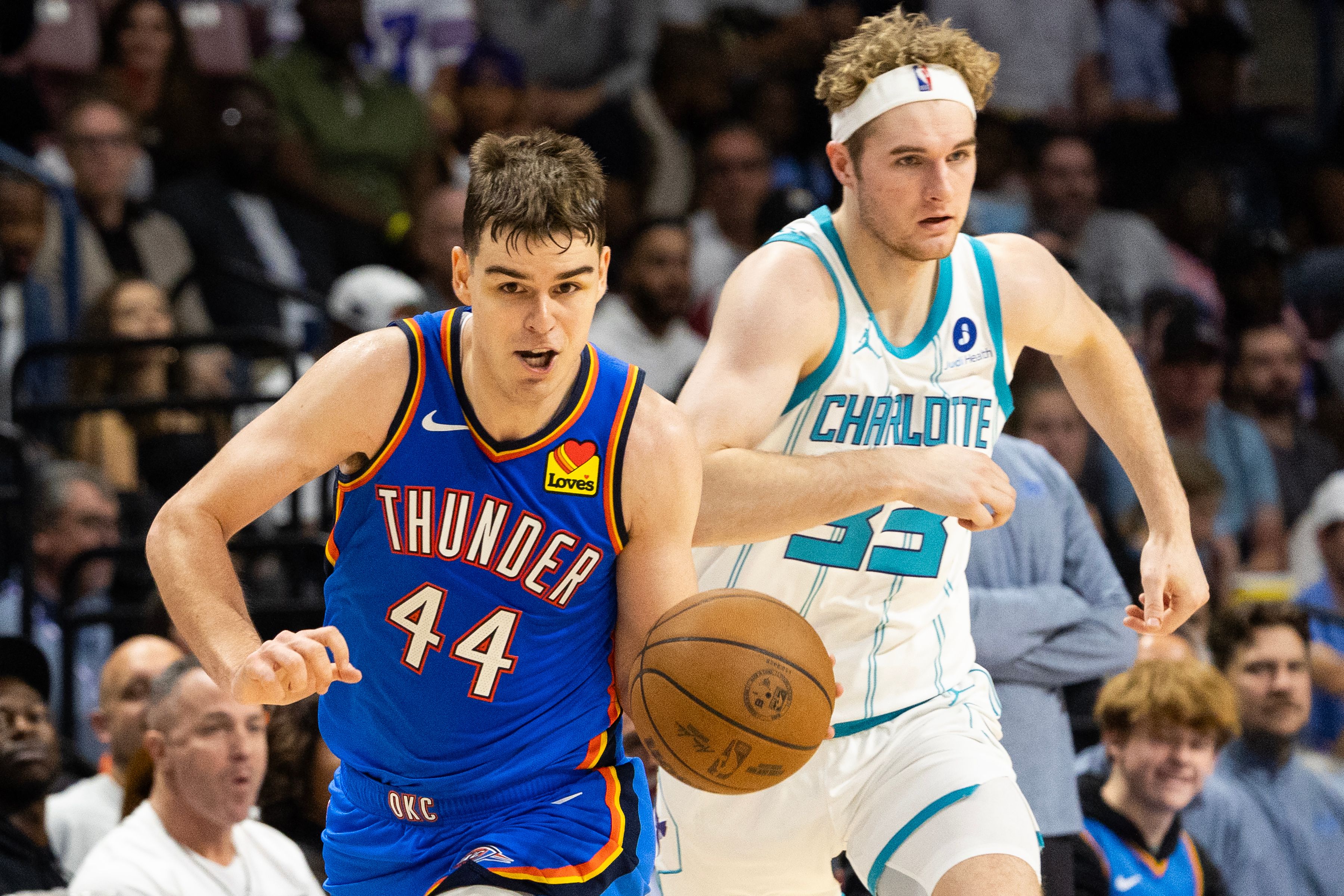 Nikola Topic (l.) spielt für die Oklahoma City Thunder.