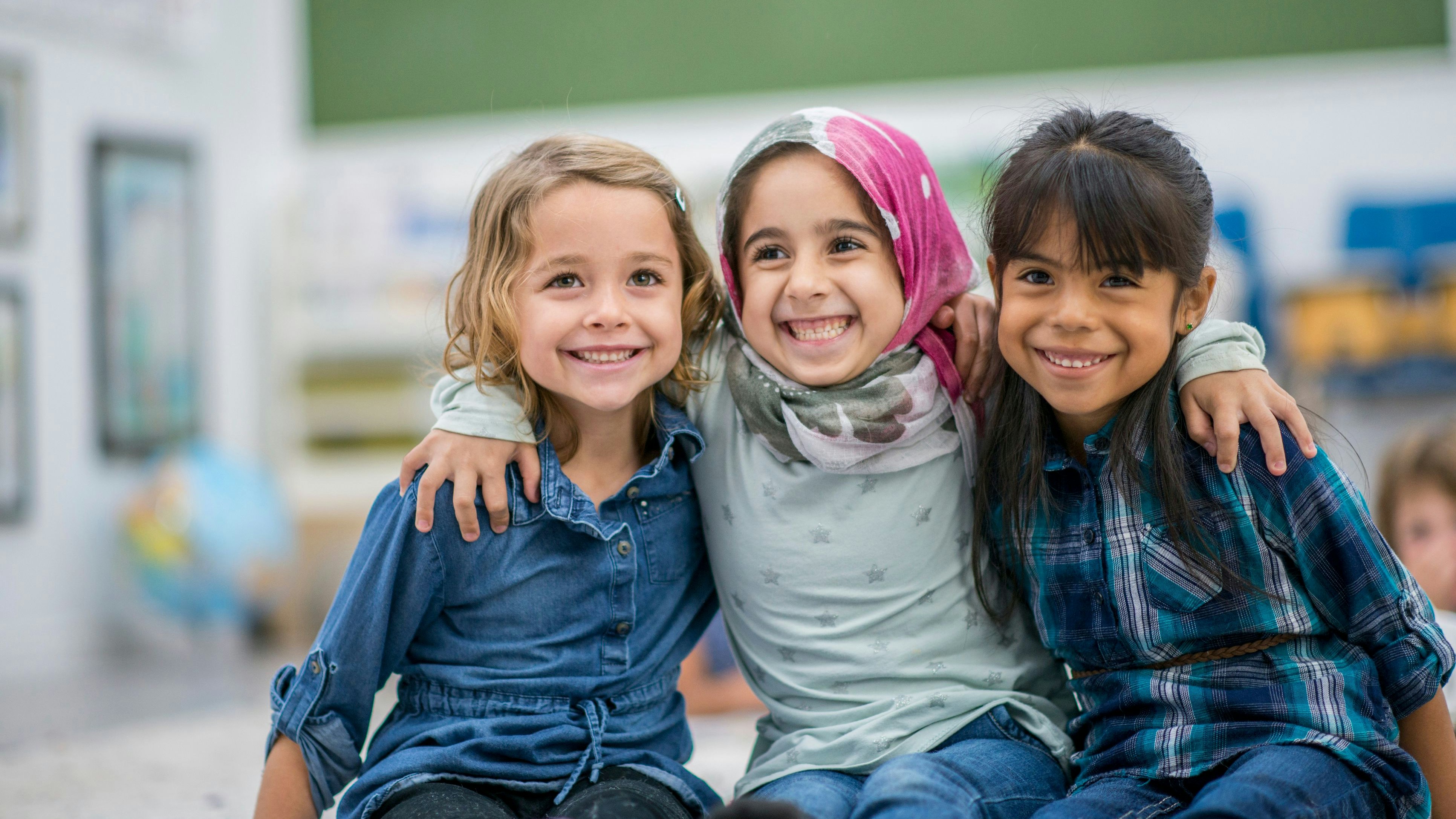 Es gibt "Musterbeispiele für gelungene Integration, aber auch das genaue Gegenteil", so Schuldirektor Christian Klar in seinem neuen Buch