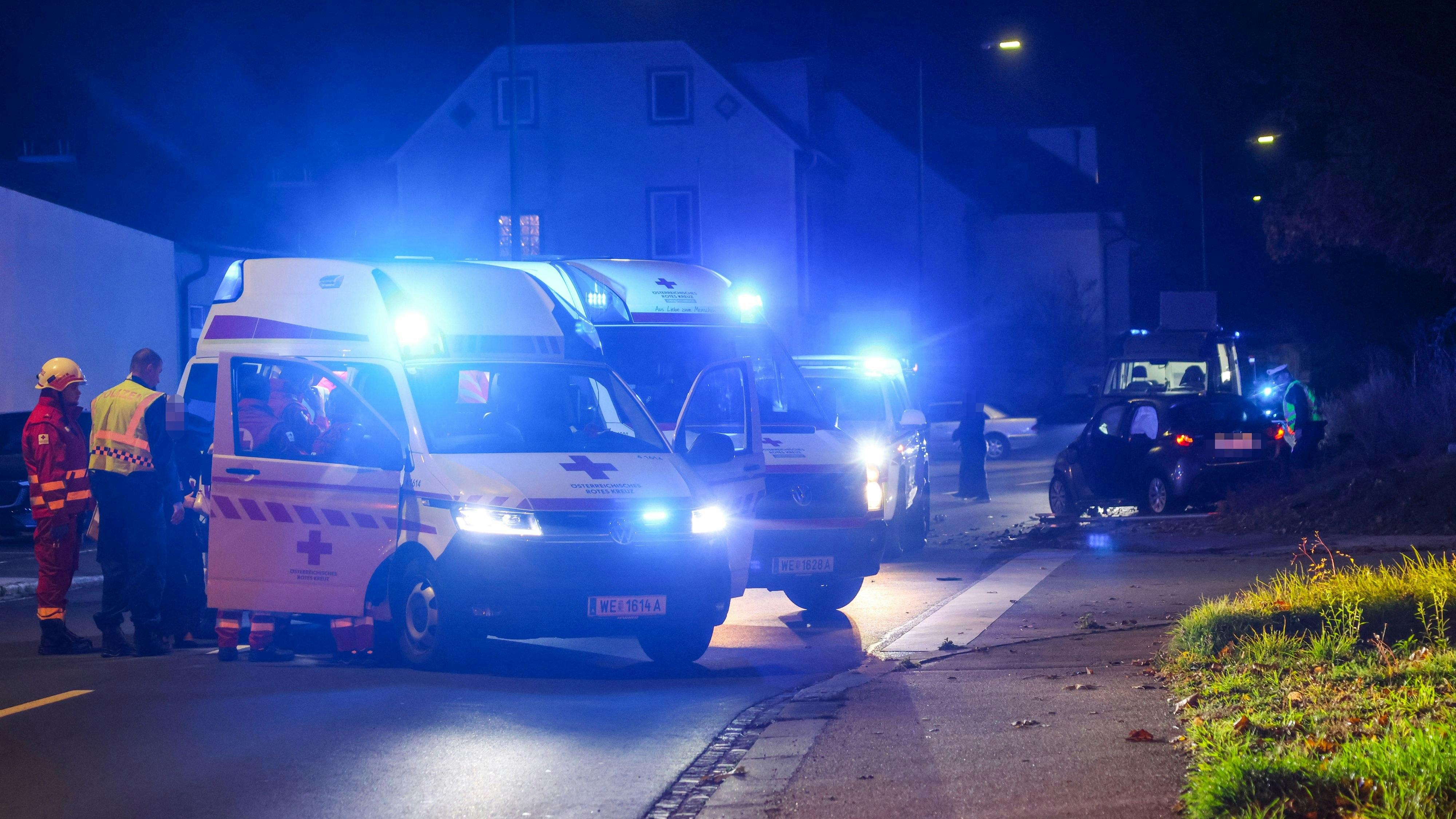Heute.at - Schwerer Geisterfahrer-Crash – Polizei sucht Pkw-Lenker