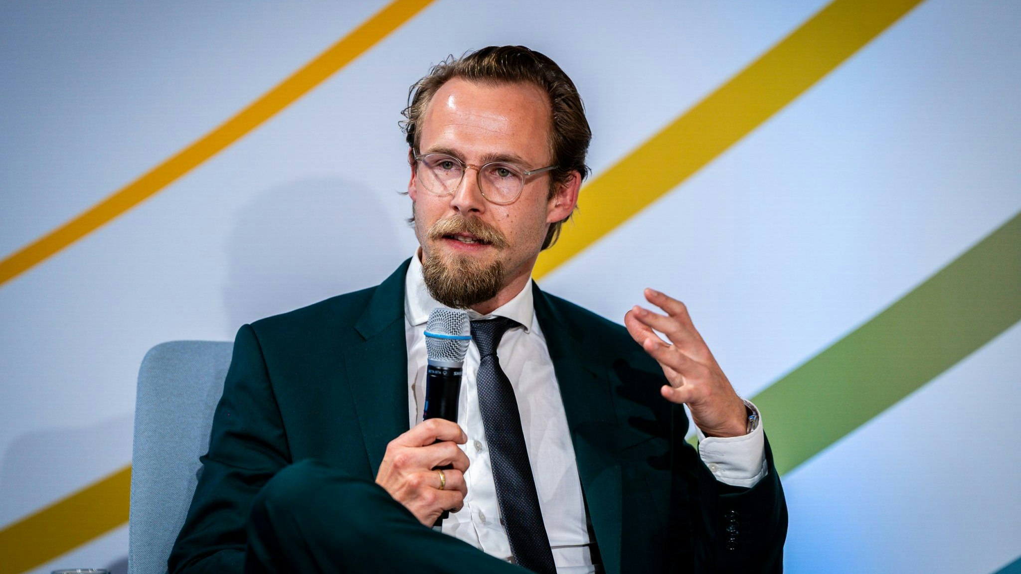 Christian Geiss, Gründer und Geschäftsführer der clockworkX GmbH – einer Tochter der TÜV Austria Group – präsentiert bei der CADFEM am 4. November 2025 in Salzburg "Cyber Resilience Act LIVE".