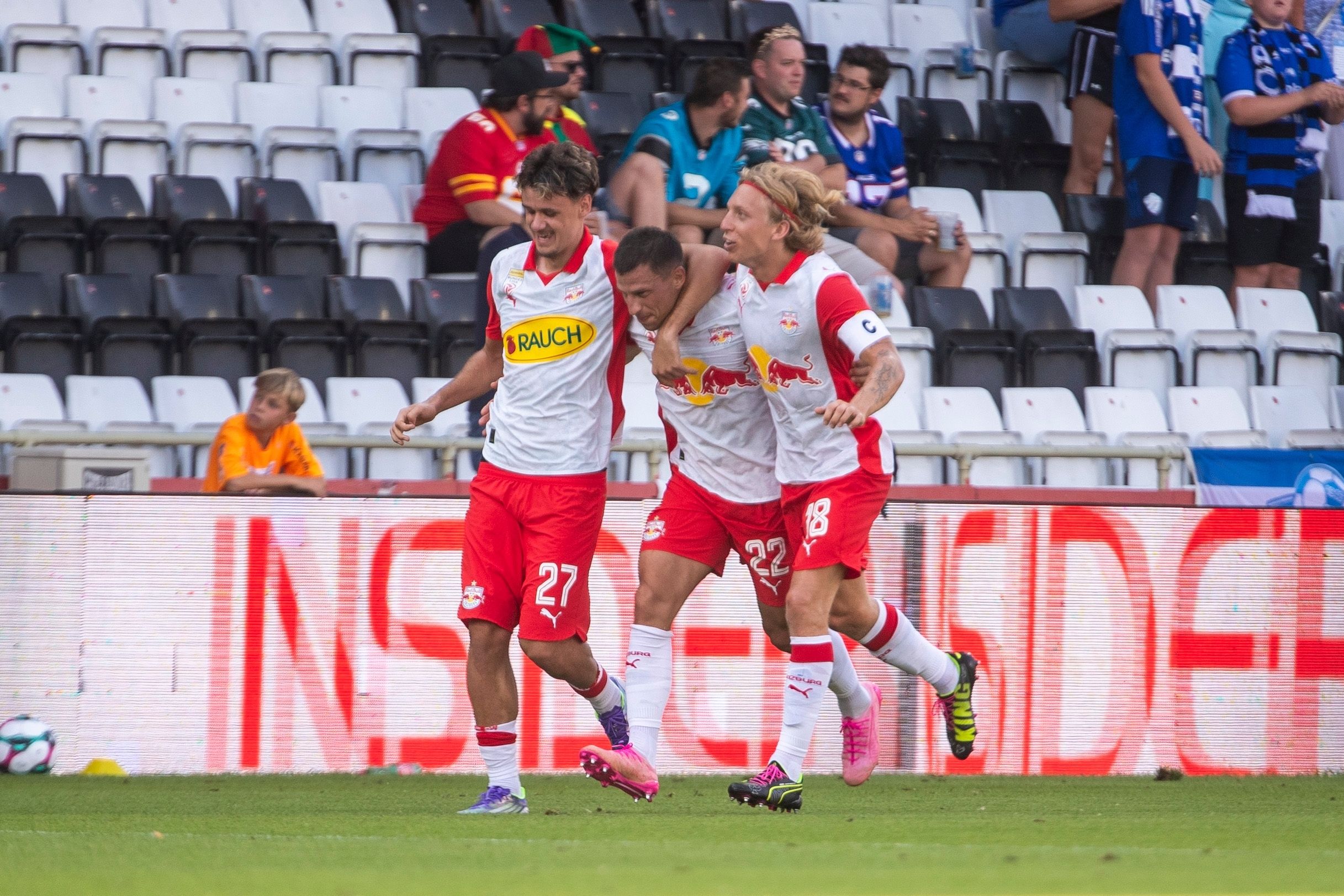 Kerim Alajbegovic (l.) weckt Begehrlichkeiten.