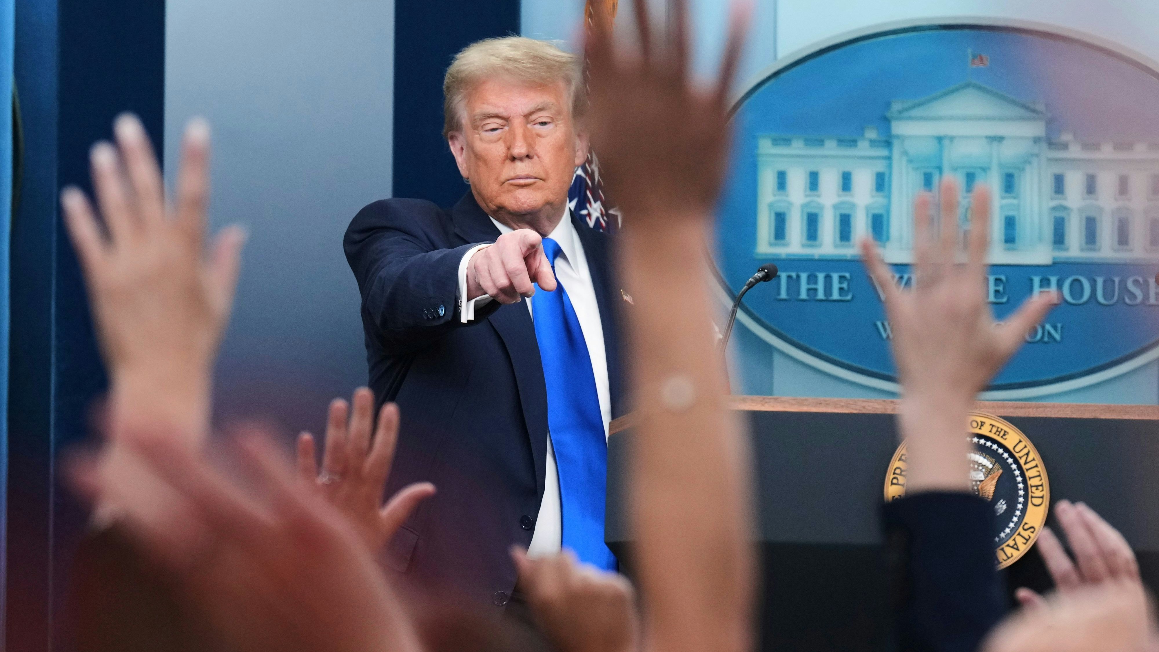 Heute.at - Trump schränkt Zugang für Reporter im Weißen Haus ein