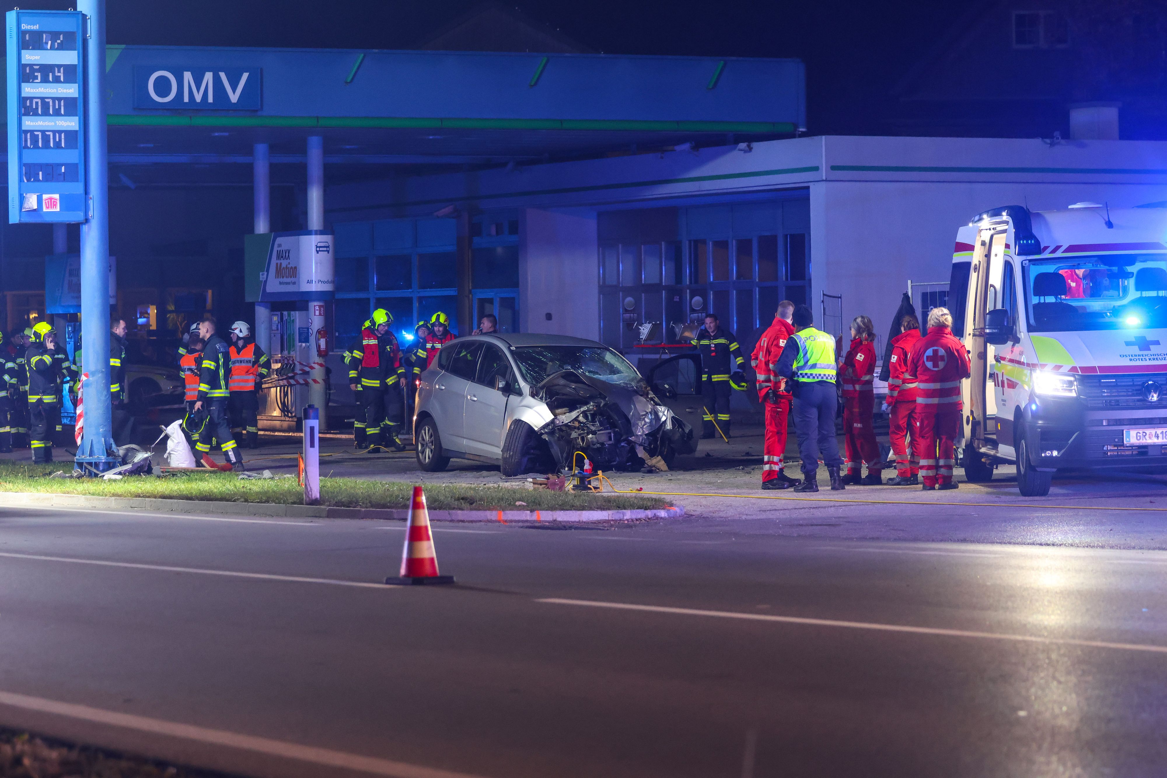 Für den Pkw-Lenker kam jede Hilfe zu spät.