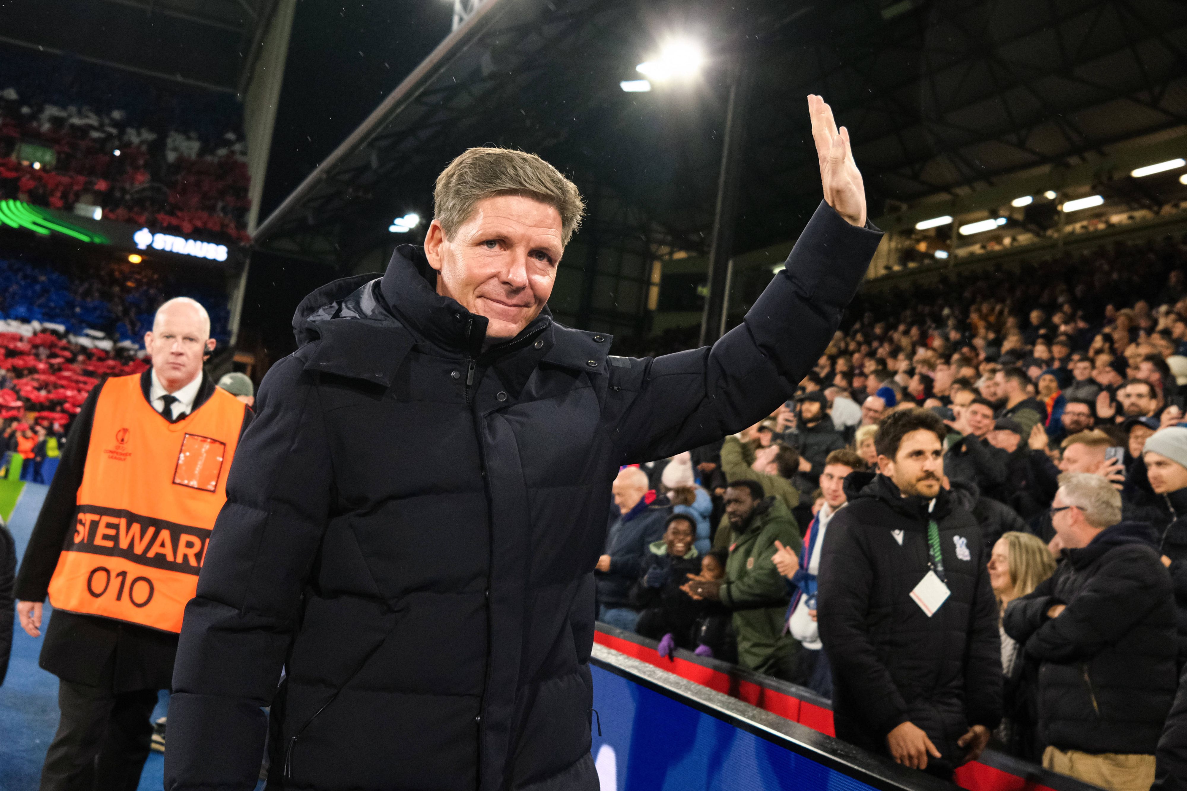 Oliver Glasner darf sich über drei Punkte freuen.