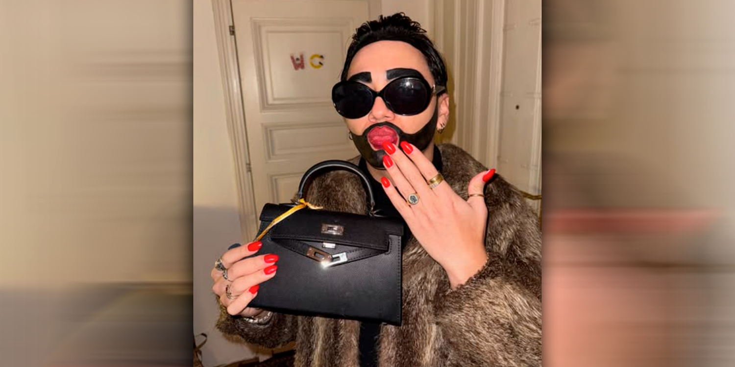 Weißt du, wer hinter diesem Kostüm steckt?