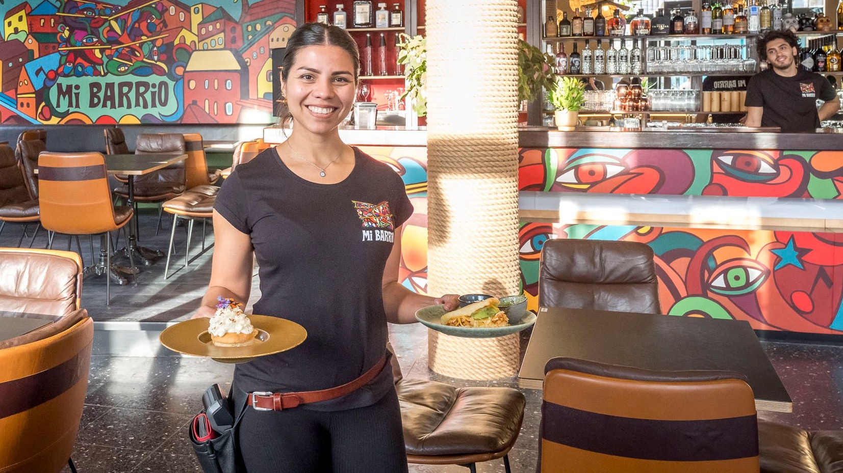 Das neue Lokal "Mi Barrio" im ehemaligen Blaustern mit Kellnerin Maira.