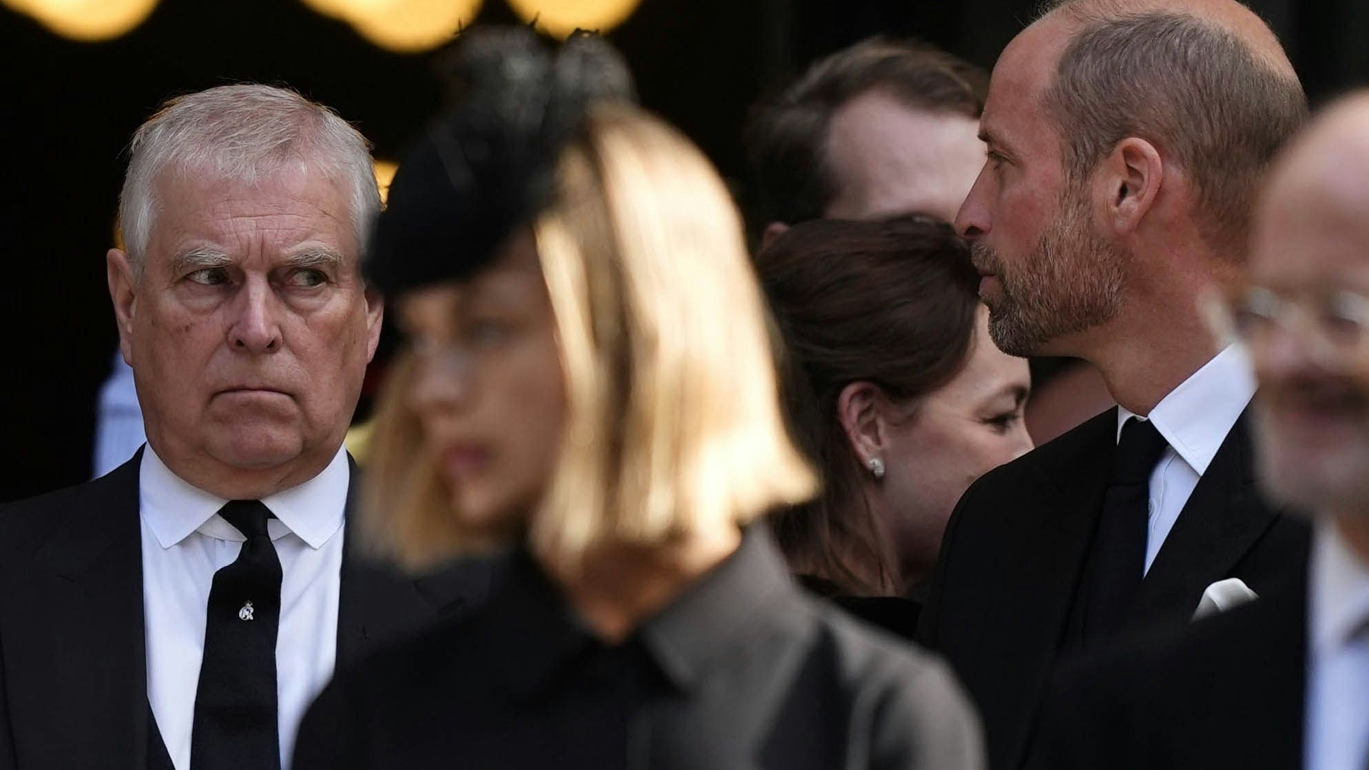 Die Abneigung von Prinz William (r) gegenüber Andrew dürfte groß sein.