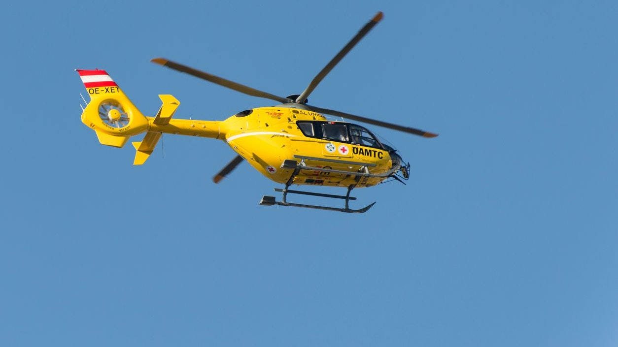 Heute.at - Reanimation! Schiri bricht während Spiel zusammen