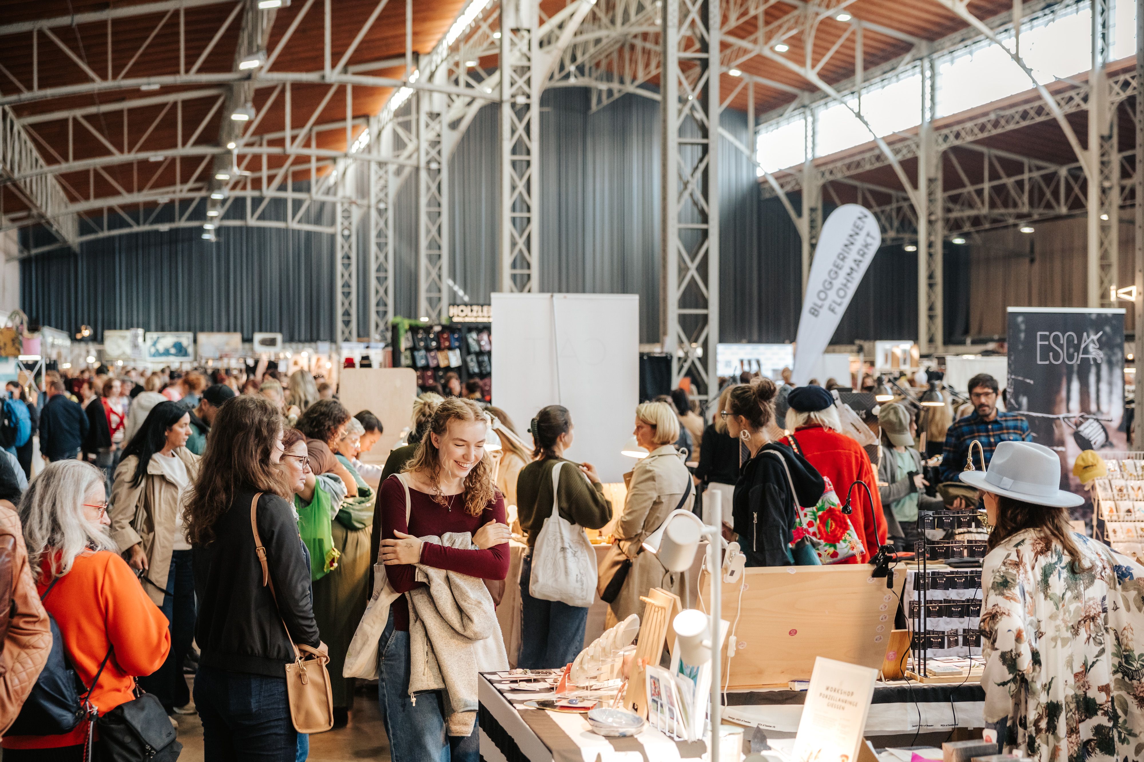 Anfang Dezember findet wieder der Weihnachtsmarkt von Edelstoff statt.