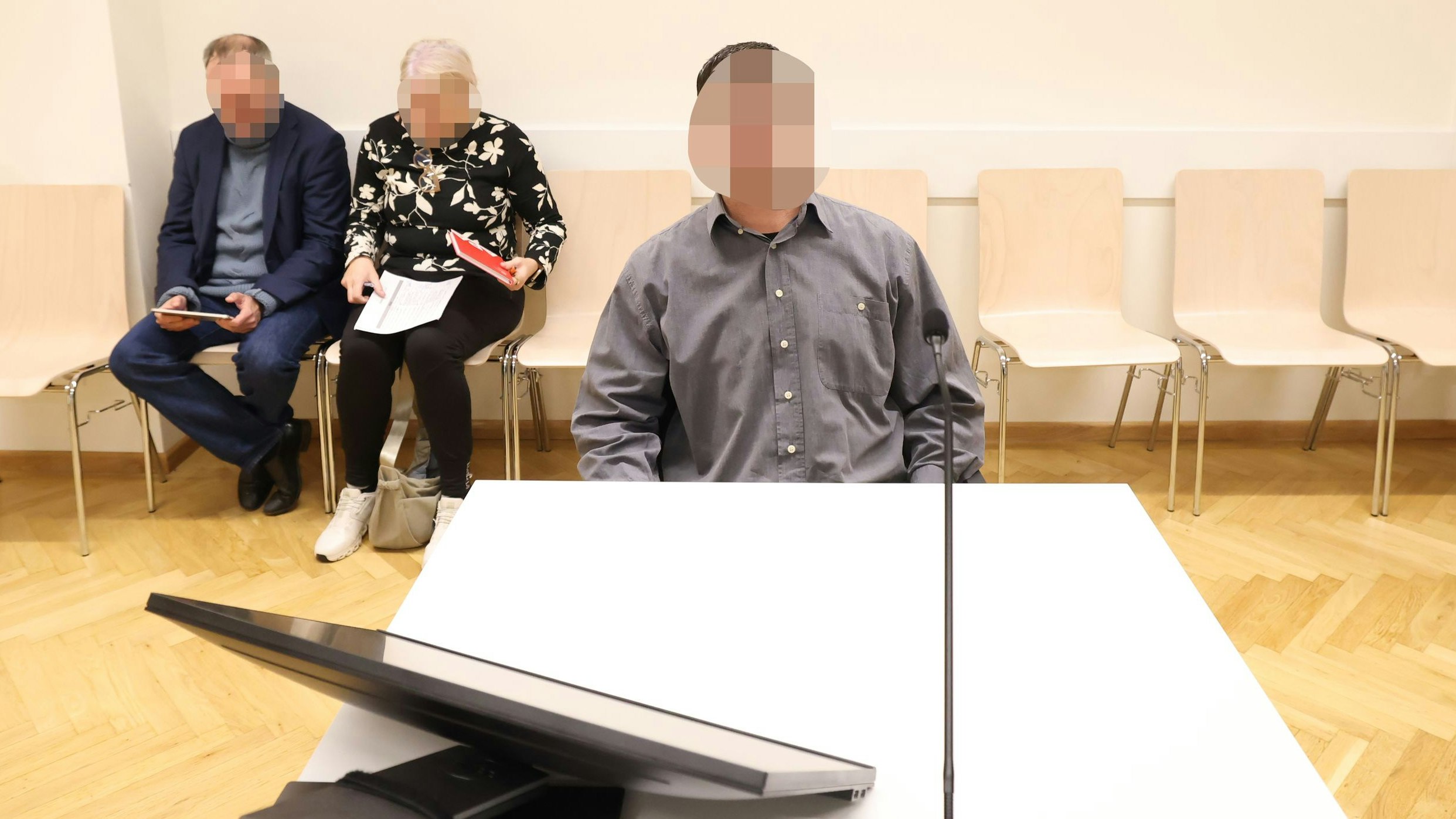 Heute.at - Hecke in eigenem Garten gestutzt – Mann vor Gericht