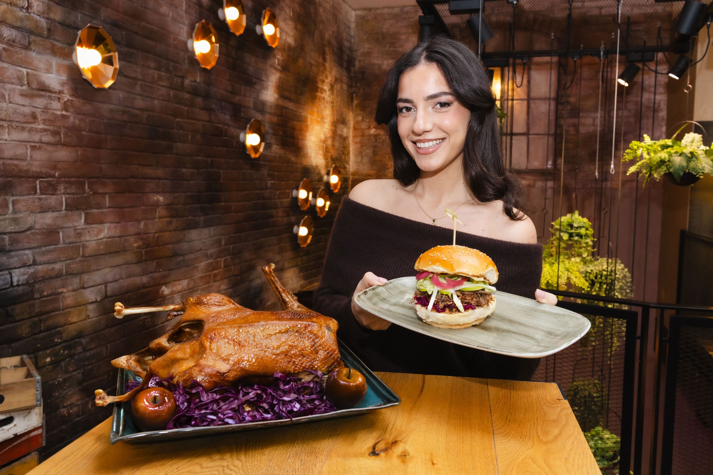 Der Ganslburger von Le Burger lockt mit Pulled-Ganslfleisch.