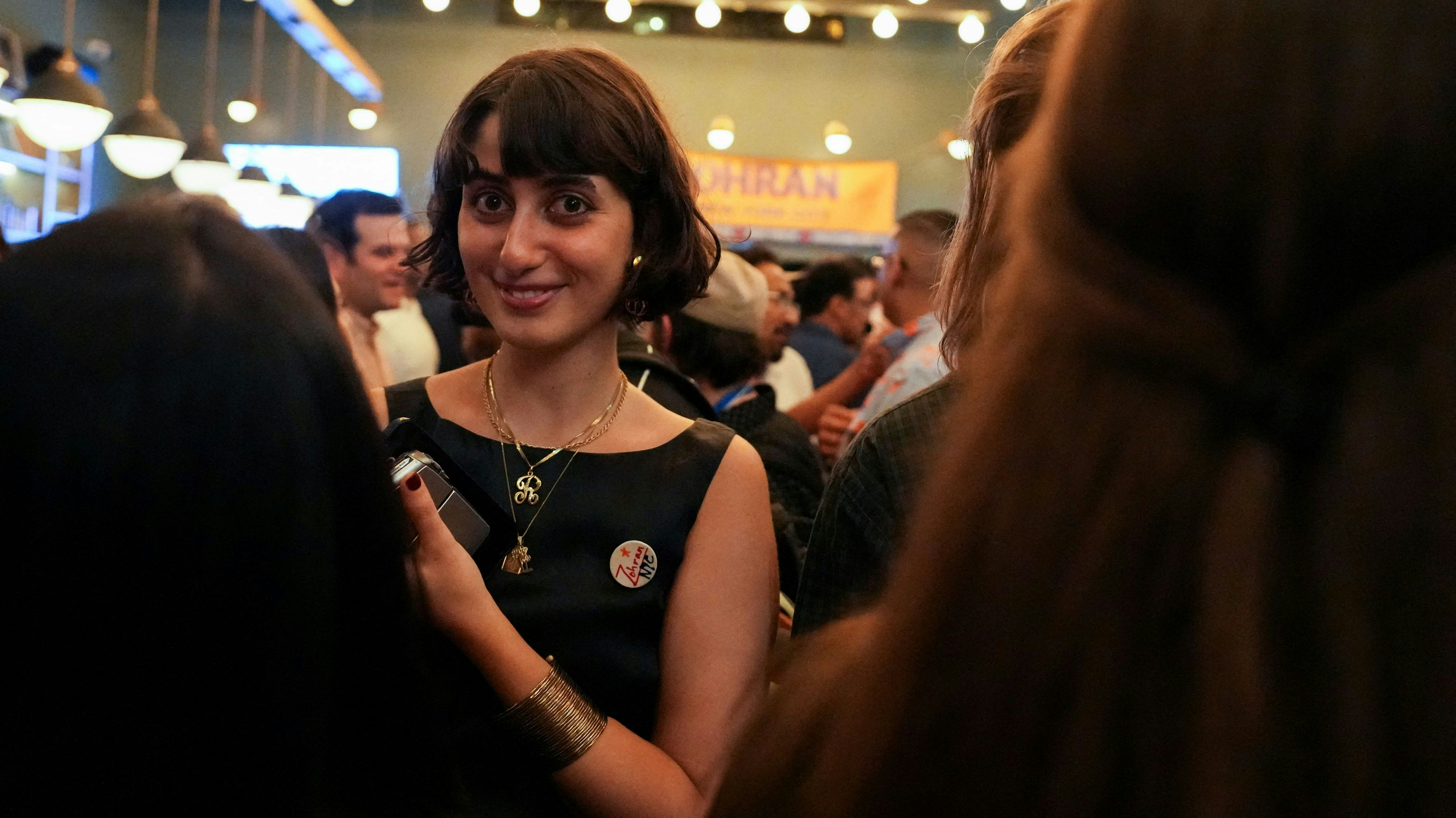 Zohran Mamdani's Ehefrau Rama Duwaji hält sich im Hintergrund, es existieren nur wenige Fotos von ihr