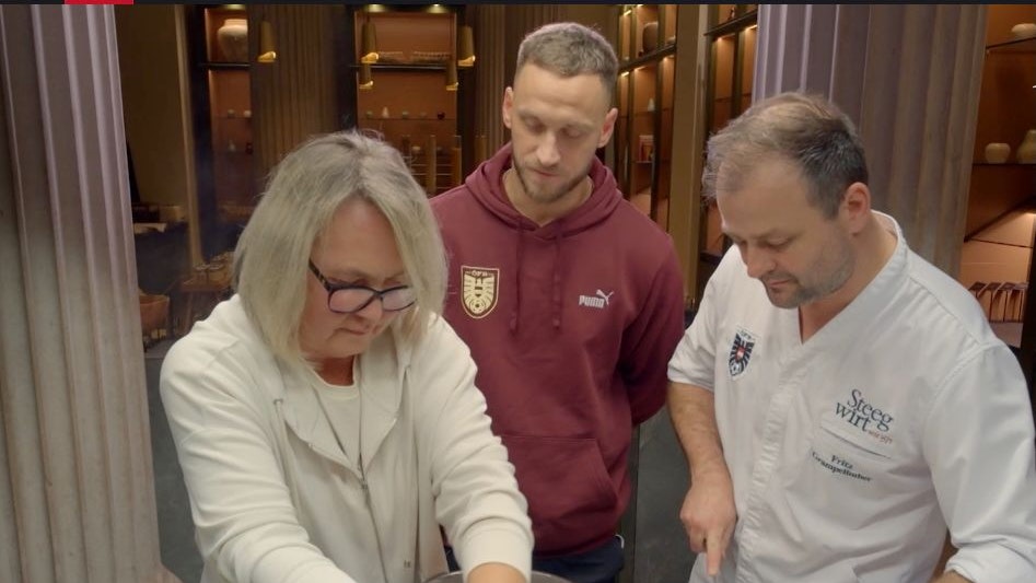Heute.at - Du kannst es ned! Mama Arnautovic lernt ÖFB-Koch an